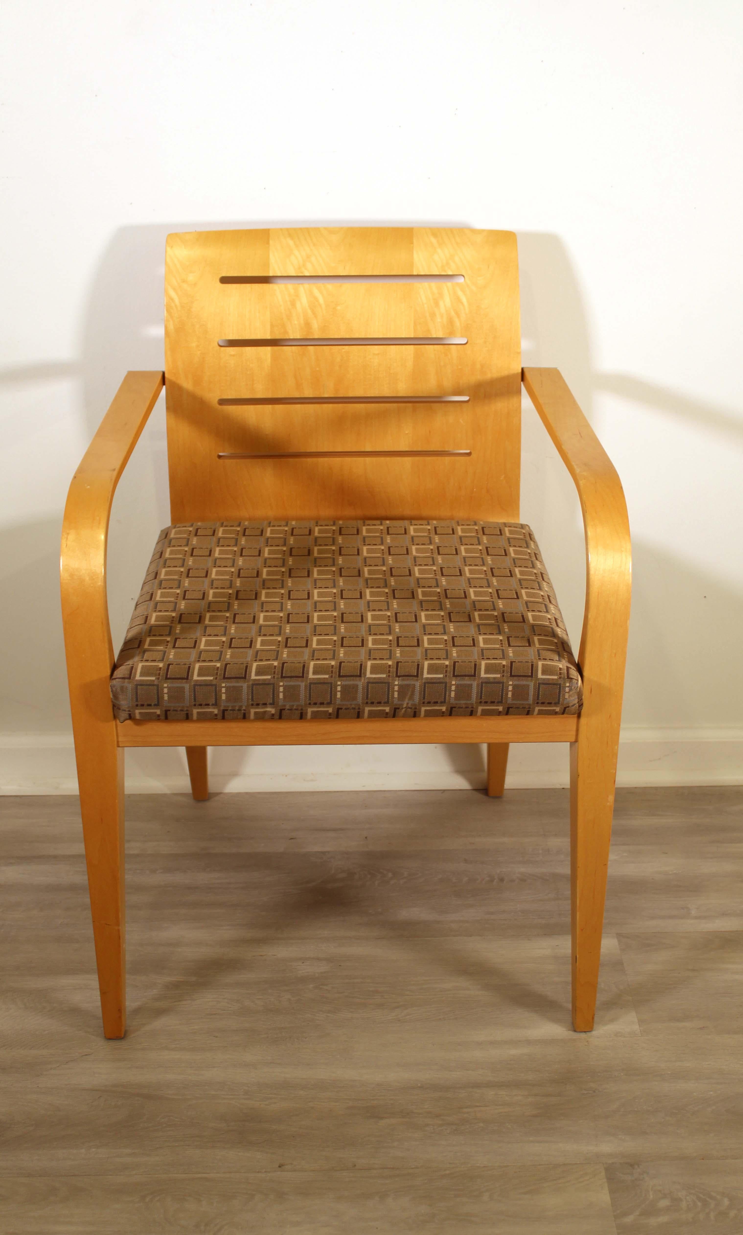 A wonderful set of 7 Haworth chairs. Made with bentwood. In very good condition. Dimensions: 21