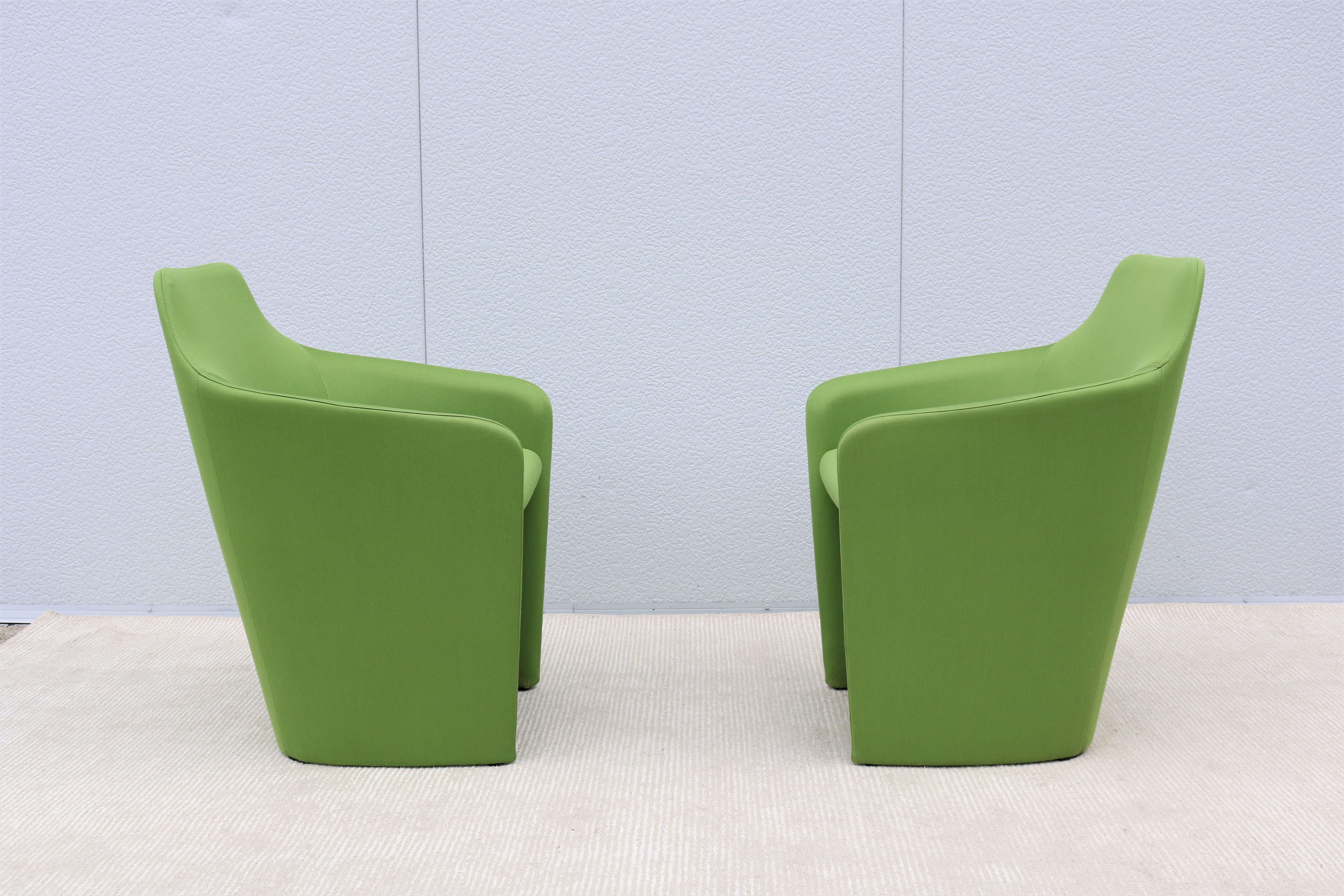 Moulé Contemporary Modern Simon Pengelly for Allermuir Venus Green Tub Chairs, a Pair (Paire) en vente