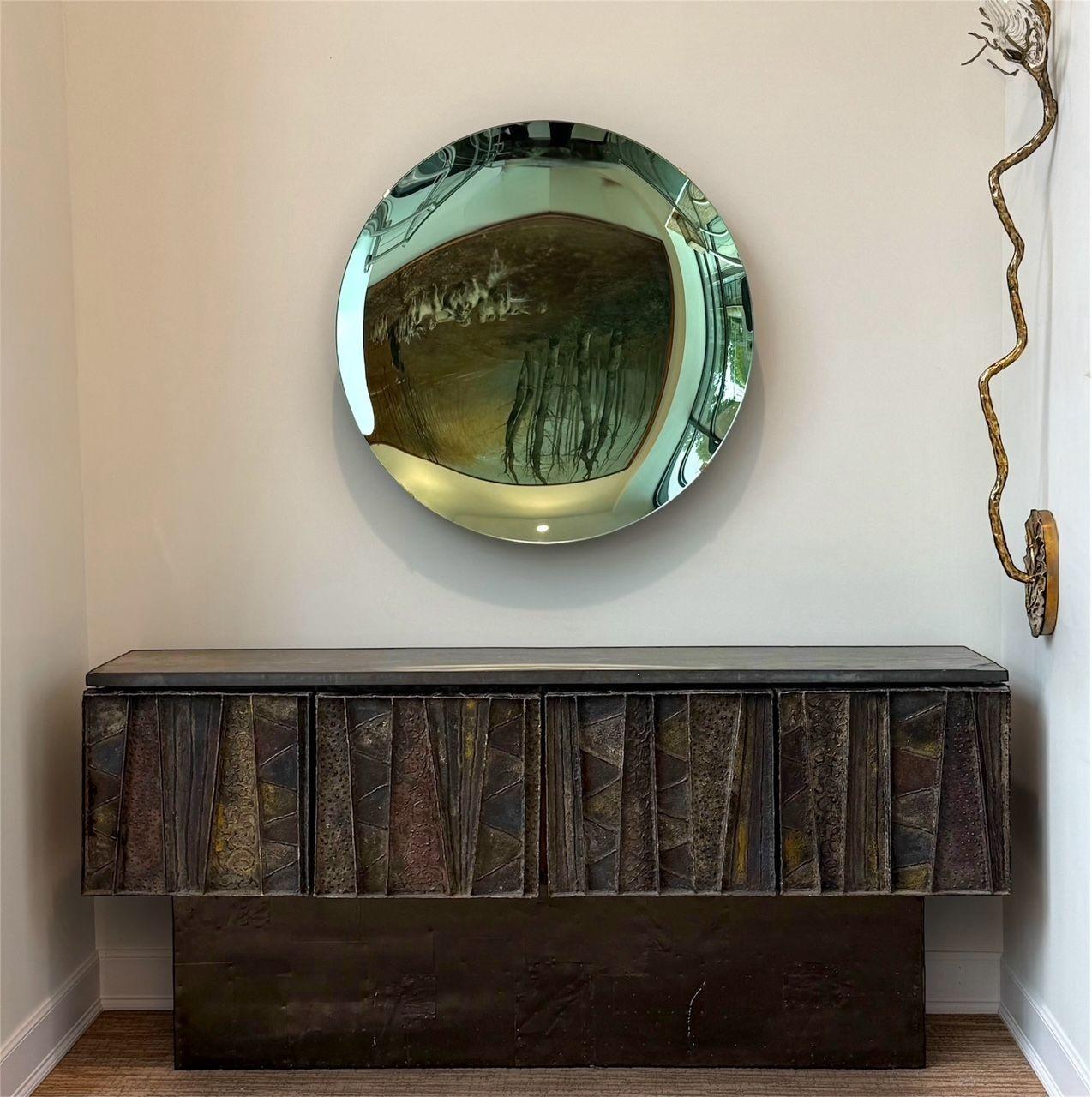 Moderno Specchio da parete contemporaneo, Modern Age, vetro concavo, verde vintage, ottone