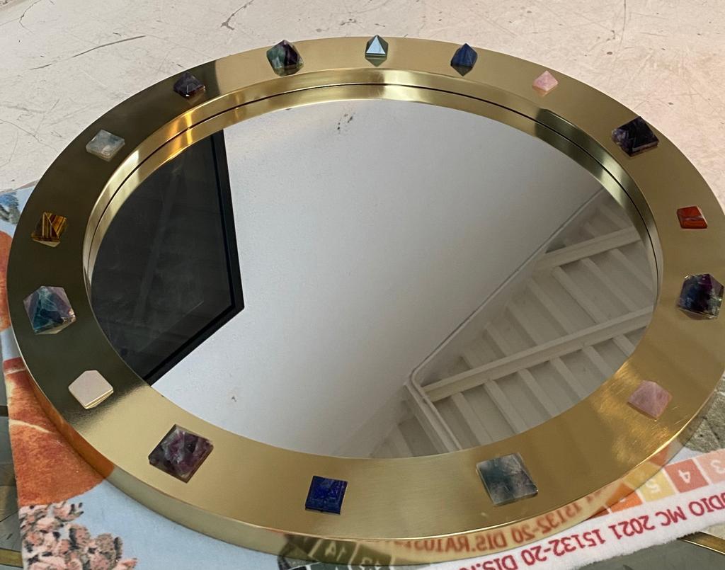 Contemporary Modern Spanish Circular Brass and Semi Precious Stones Mirror im Zustand „Gut“ im Angebot in Madrid, ES