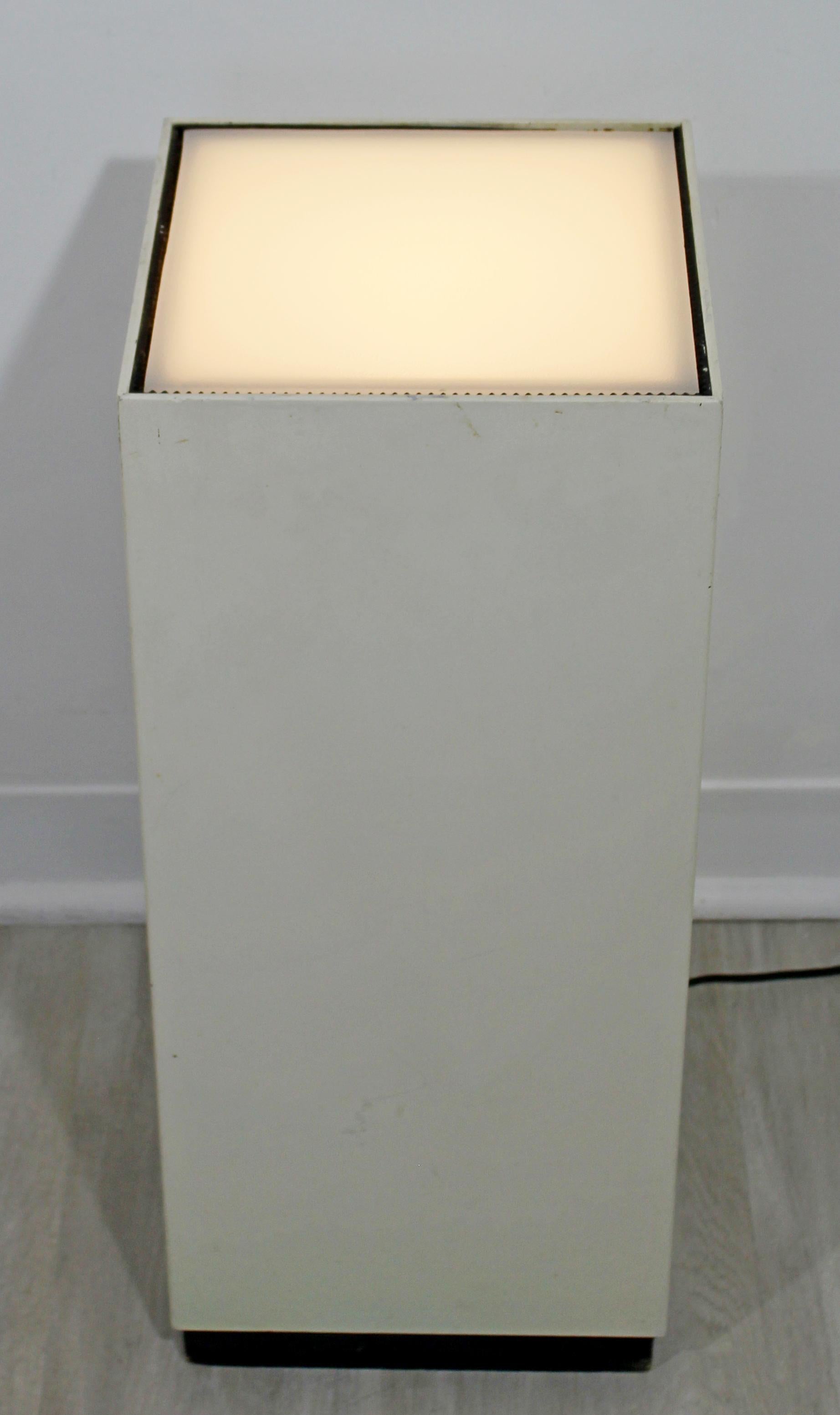 For your consideration is a short, square, light up display pedestal, circa 1980s. In good vintage condition. The dimensions are 10