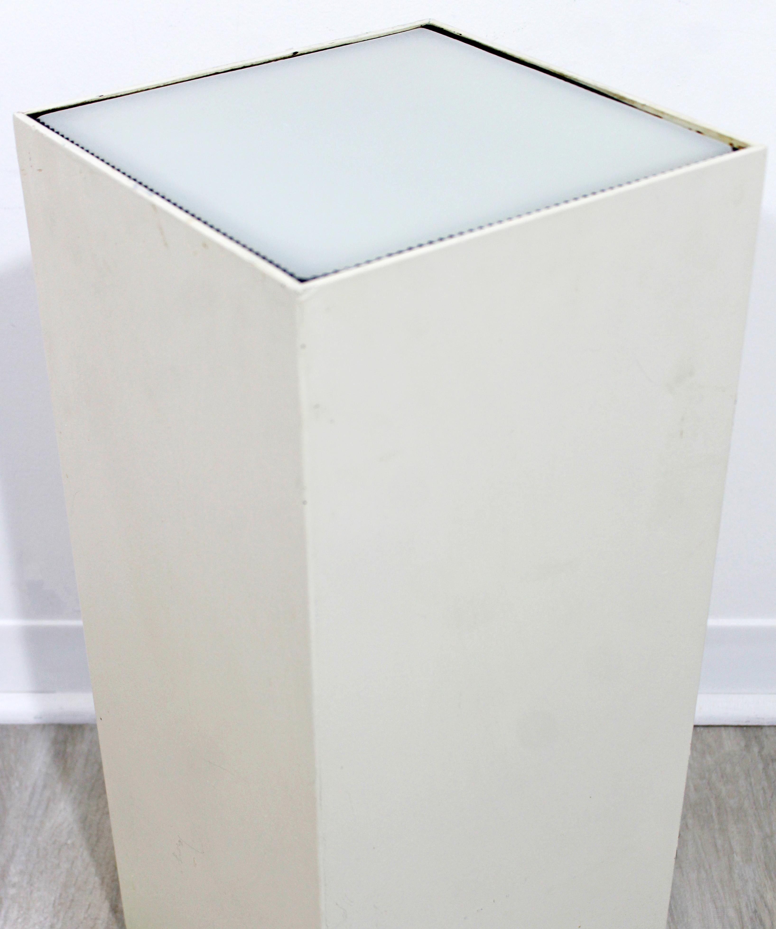 Contemporary Modern Square Lighted Display Pedestal Table In Good Condition In Keego Harbor, MI