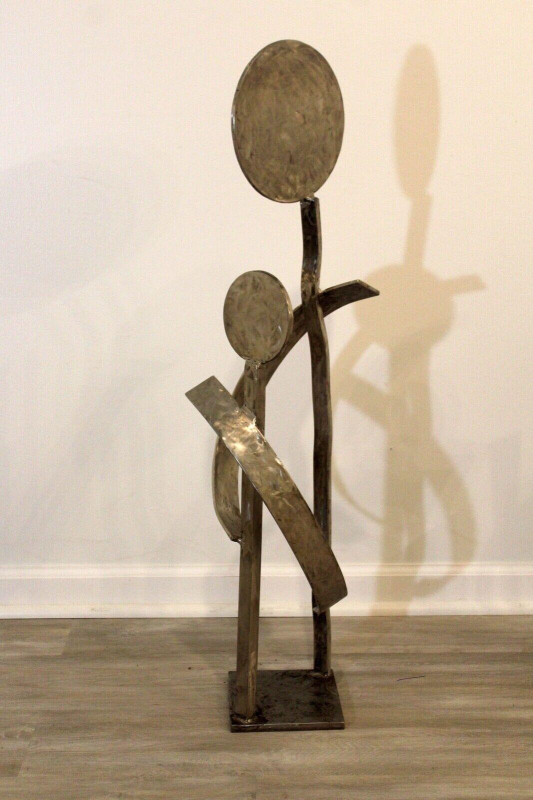 For your consideration is a fantastic, abstract, stainless steel floor indoor or outdoor sculpture, signed Robert D. Hansen. In excellent condition.

Dimensions: 7.5w x 9d x 28h