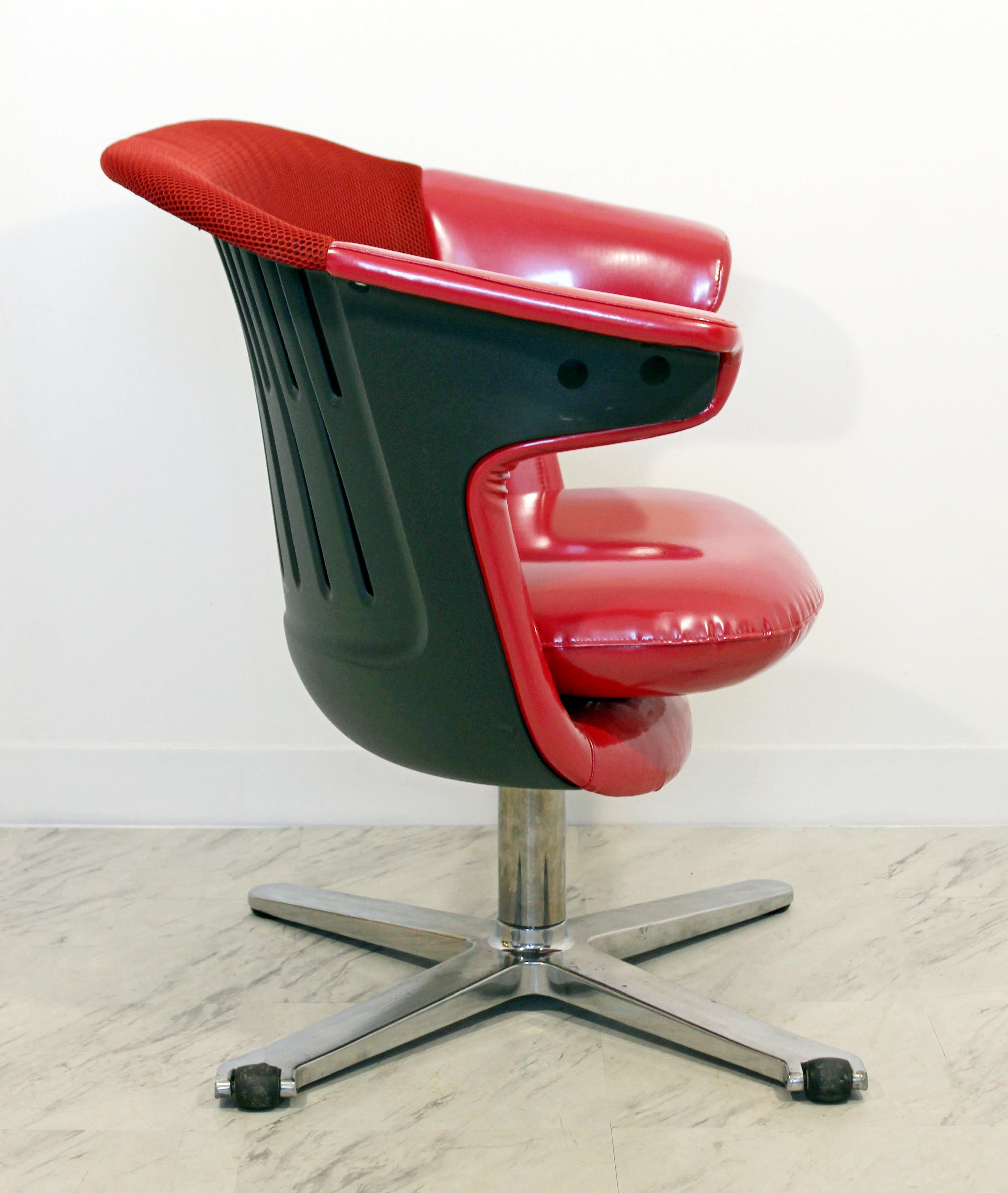 Contemporary Modern Steelcase i2i Ergonomic Swivel Office Armchair Red Vinyl In Good Condition In Keego Harbor, MI
