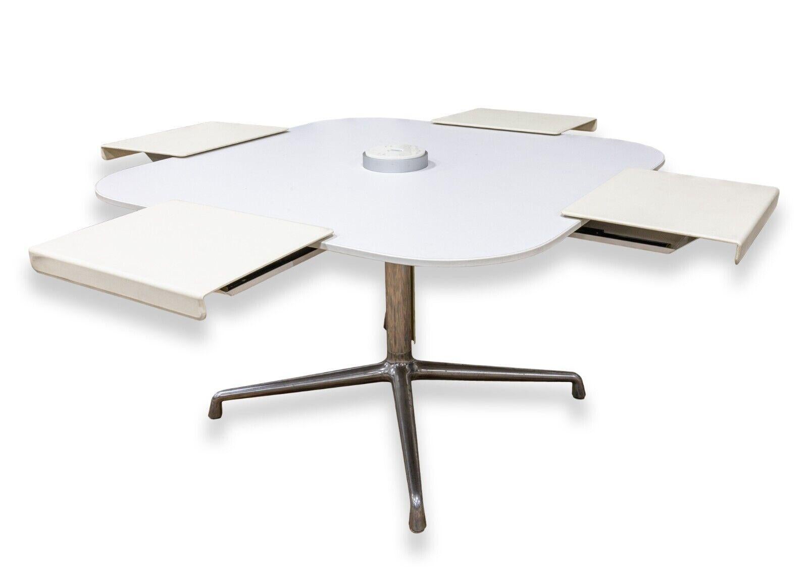 A contemporary modern Steelcase x Coalesse SW_1 44