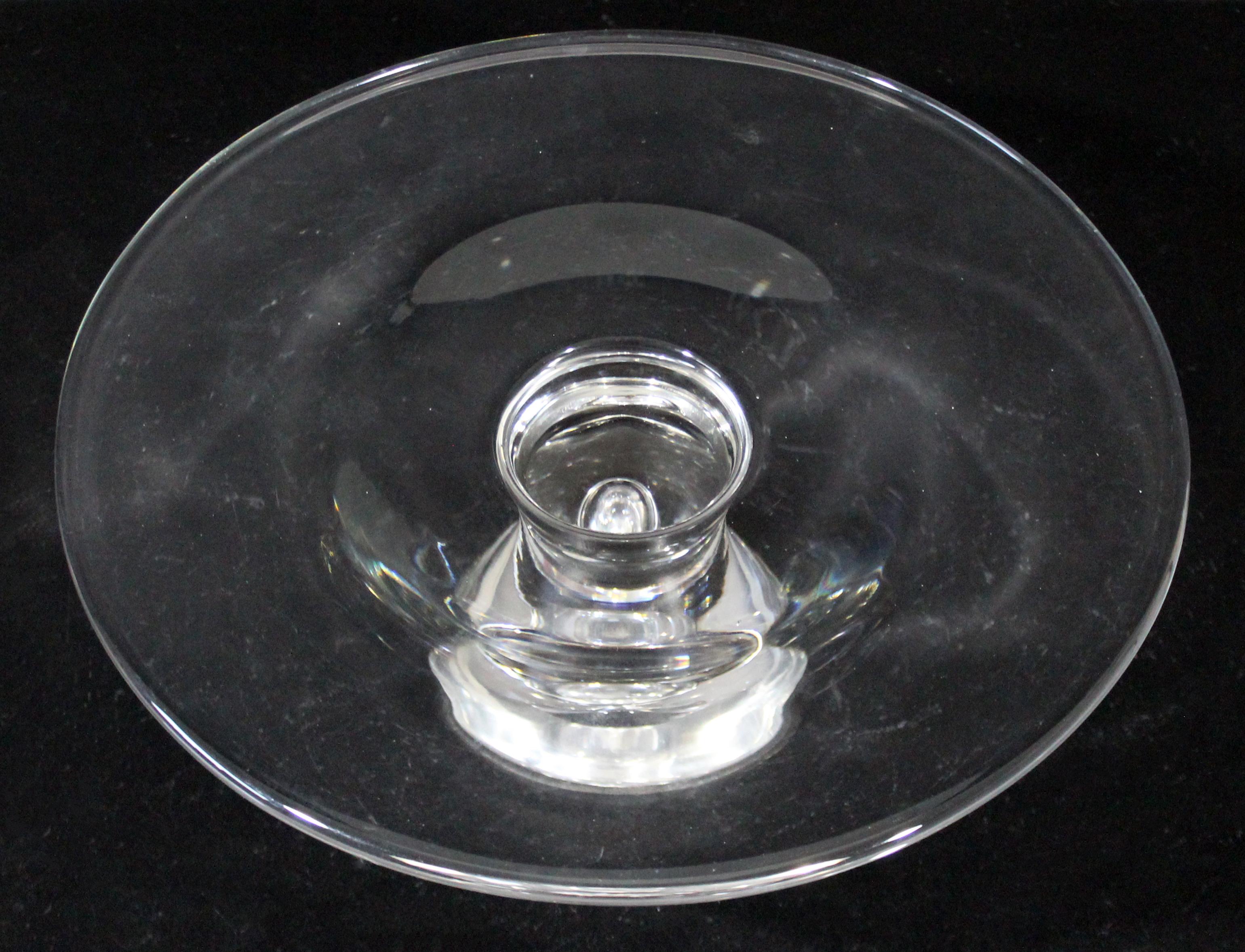 For your consideration is an attractive, Steuben crystal glass teardrop cake dish. In excellent condition. The dimensions are 12