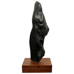 Sculpture de table moderne contemporaine en pierre sur socle en bois signée Leonard Schwartz