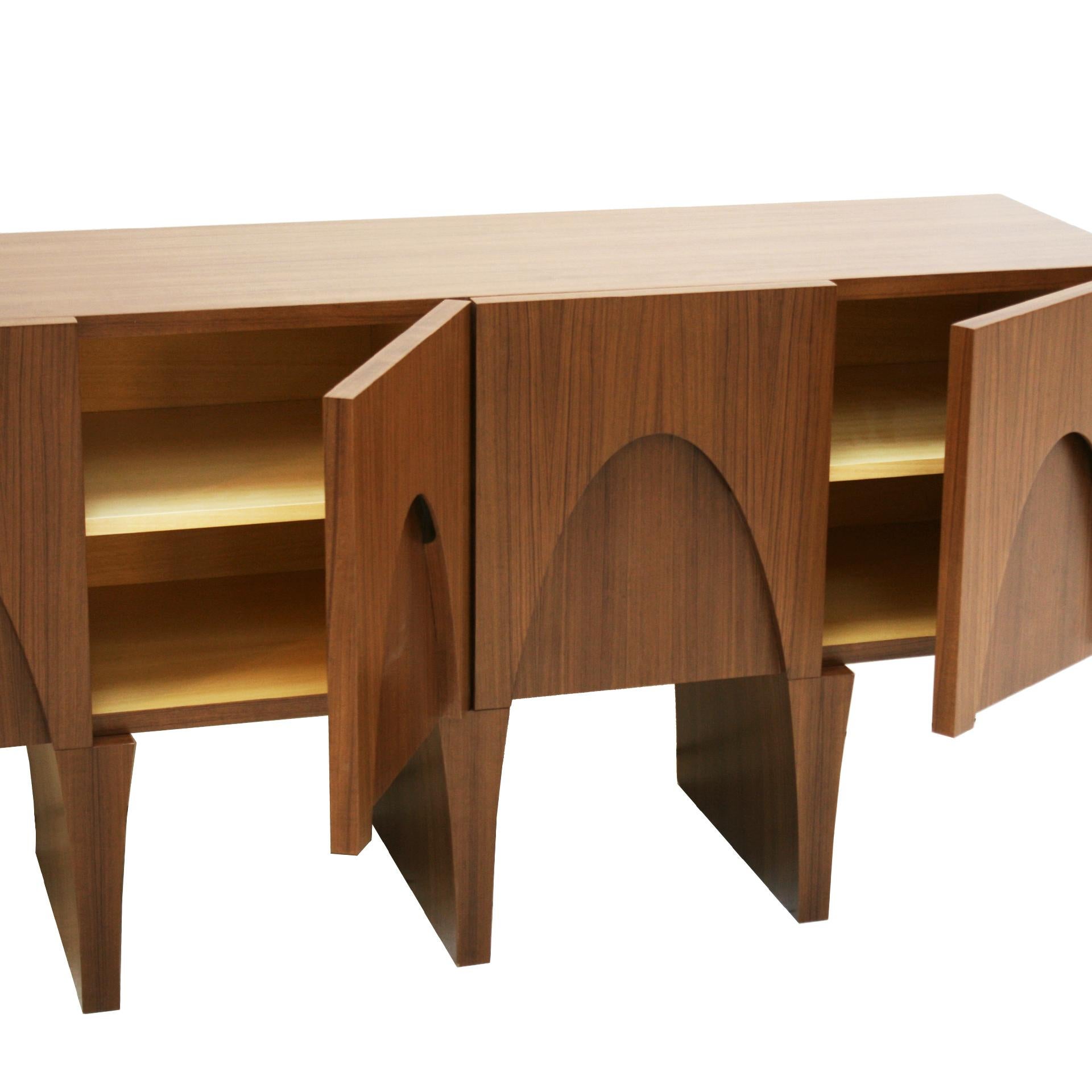 Contemporary Modern Teak und Lemongrass Wood Italian Sideboard (Birke) im Angebot