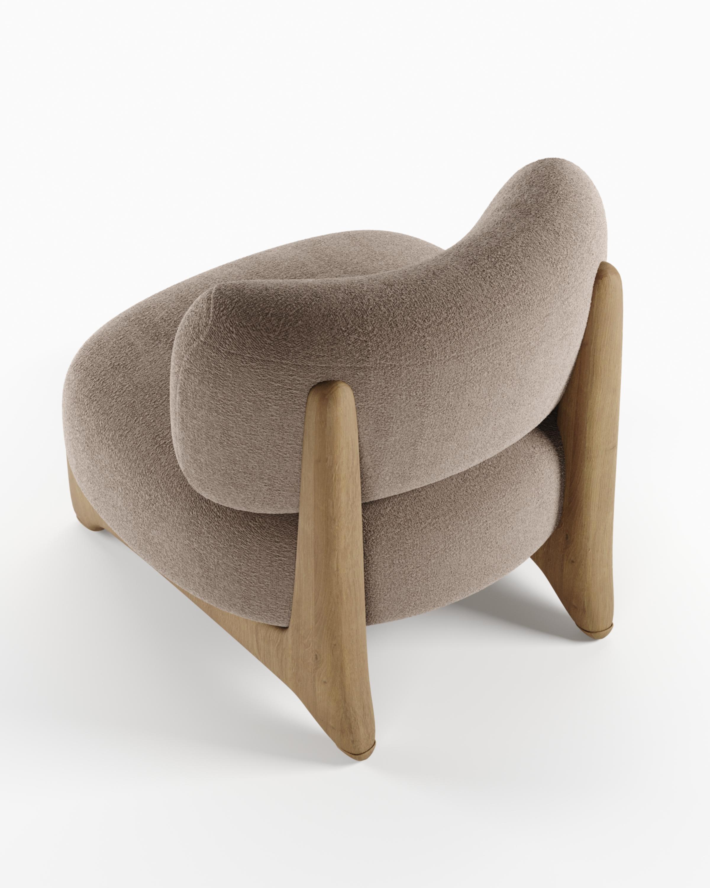 Contemporary Modern Tobo Sessel in Stoff & Oak Wood von Collector Studio (21. Jahrhundert und zeitgenössisch) im Angebot