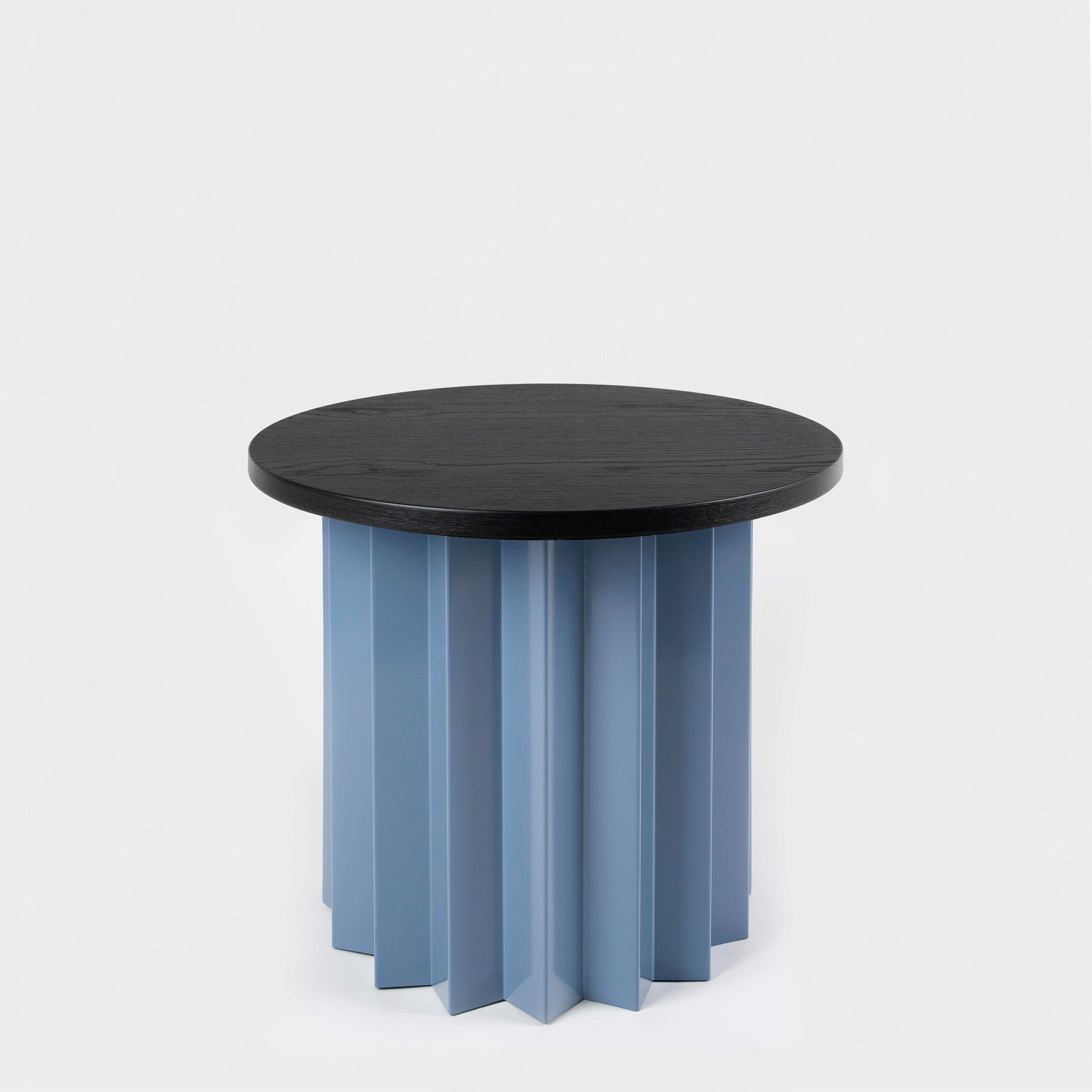 Turco Tavolino basso volume moderno e contemporaneo, piano in legno tinto in vendita