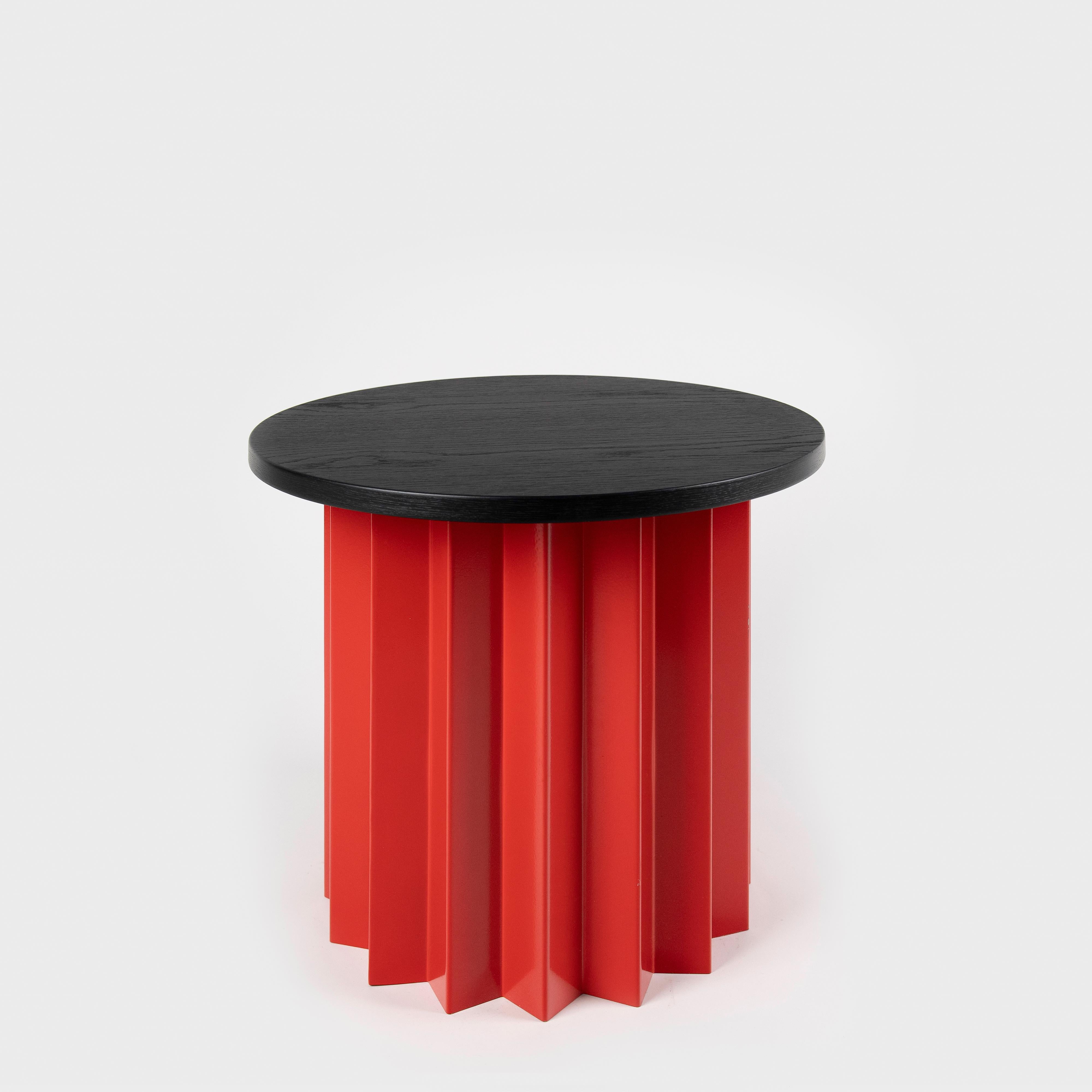 XXIe siècle et contemporain The Moderns Contemporary, table d'appoint basse en volume, plateau en bois teinté en vente