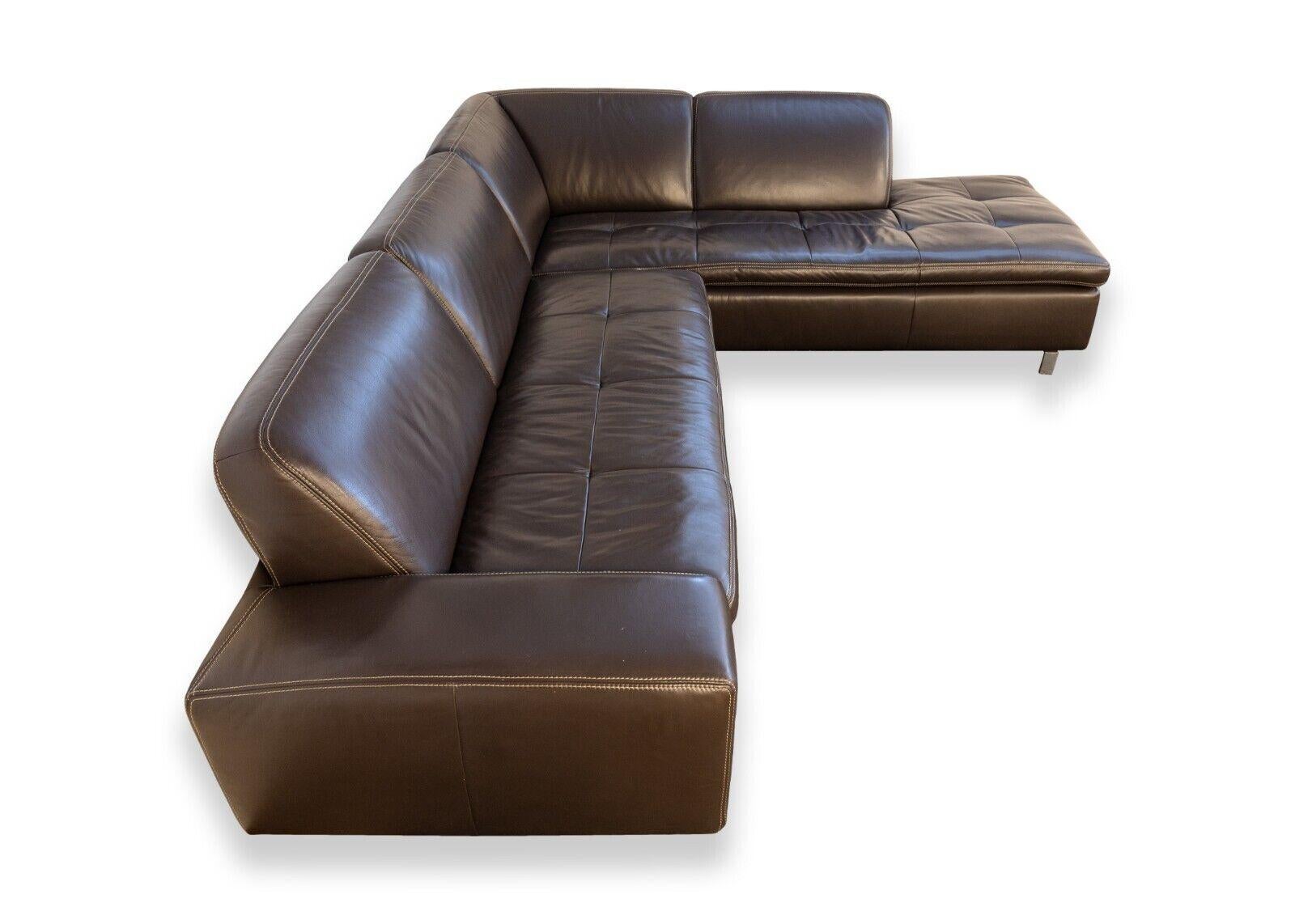 A contemporary modern W Schillig Heidelberg dark brown leather 2pc sectional sofa. An absolutely gorgeous modern sofa from German furniture manufacturer W Schillig, based in Ebersdorf, Upper Franconia, Germany. This piece, from their Heidelberg line