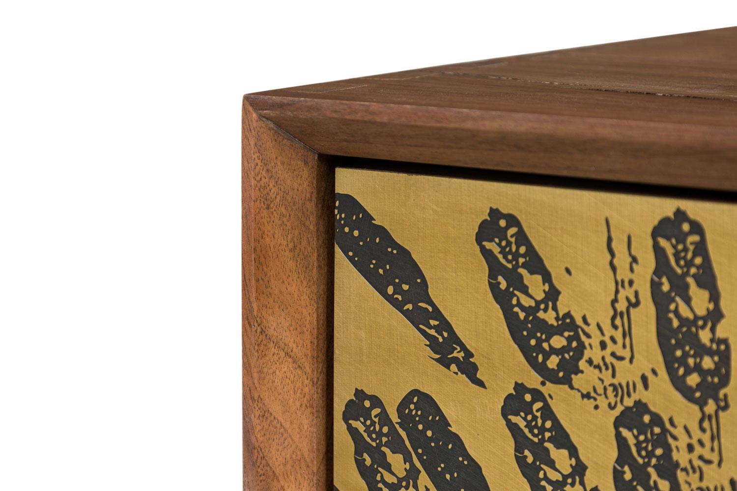 Contemporary / Modern Walnut and Etched Brass 3-Door Credenza / Sideboard in vendita 2