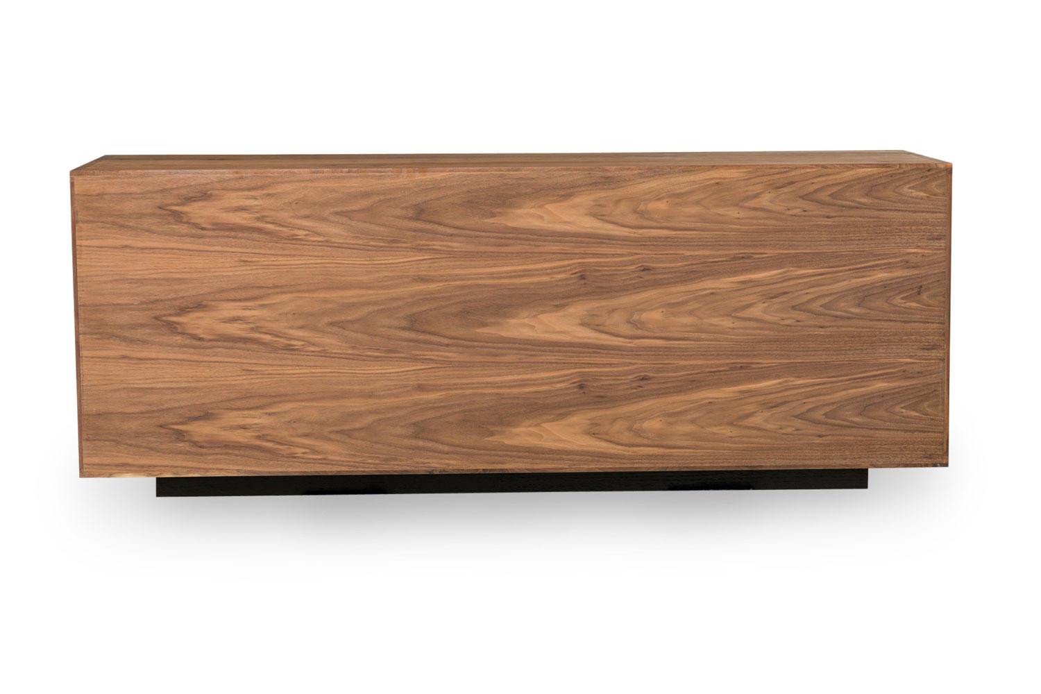 Realizzato con acquaforte Contemporary / Modern Walnut and Etched Brass 3-Door Credenza / Sideboard in vendita