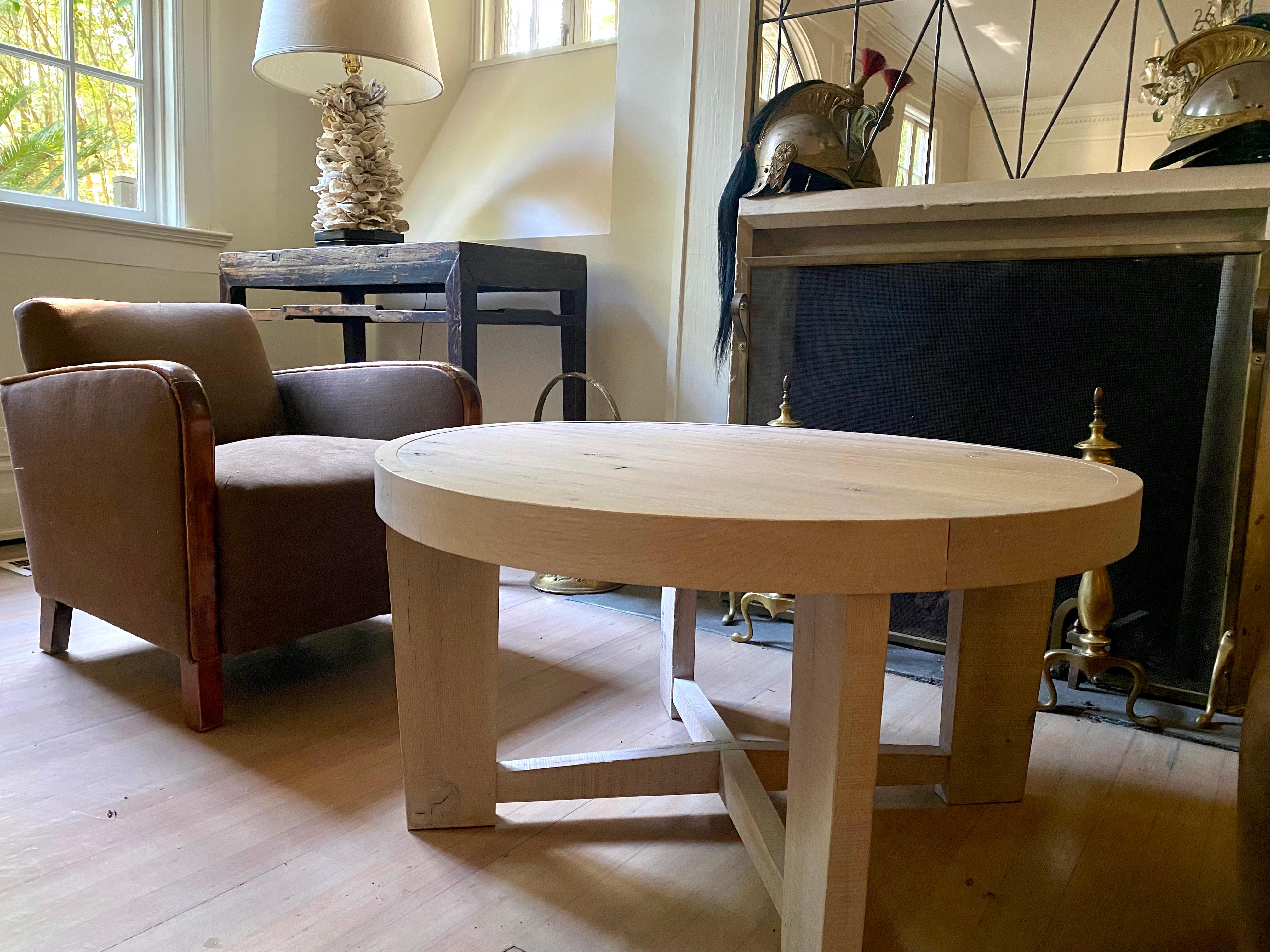 Moderne  Table basse moderne en chêne blanc massif fabriquée à la main en vente