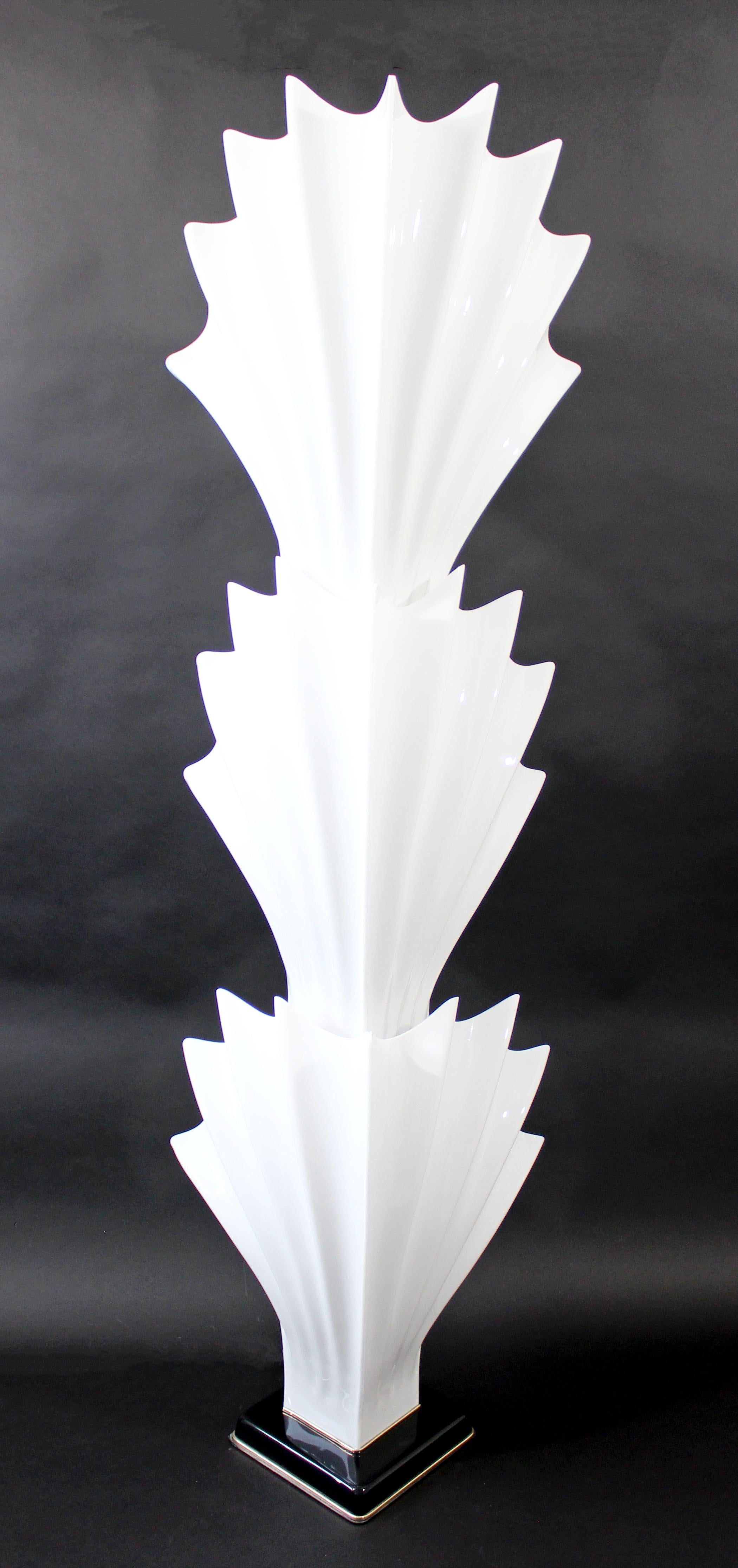 Contemporary Modern White Rougier Floor Lamp 1980s Molded Acrylic Shells Leaves In Good Condition In Keego Harbor, MI