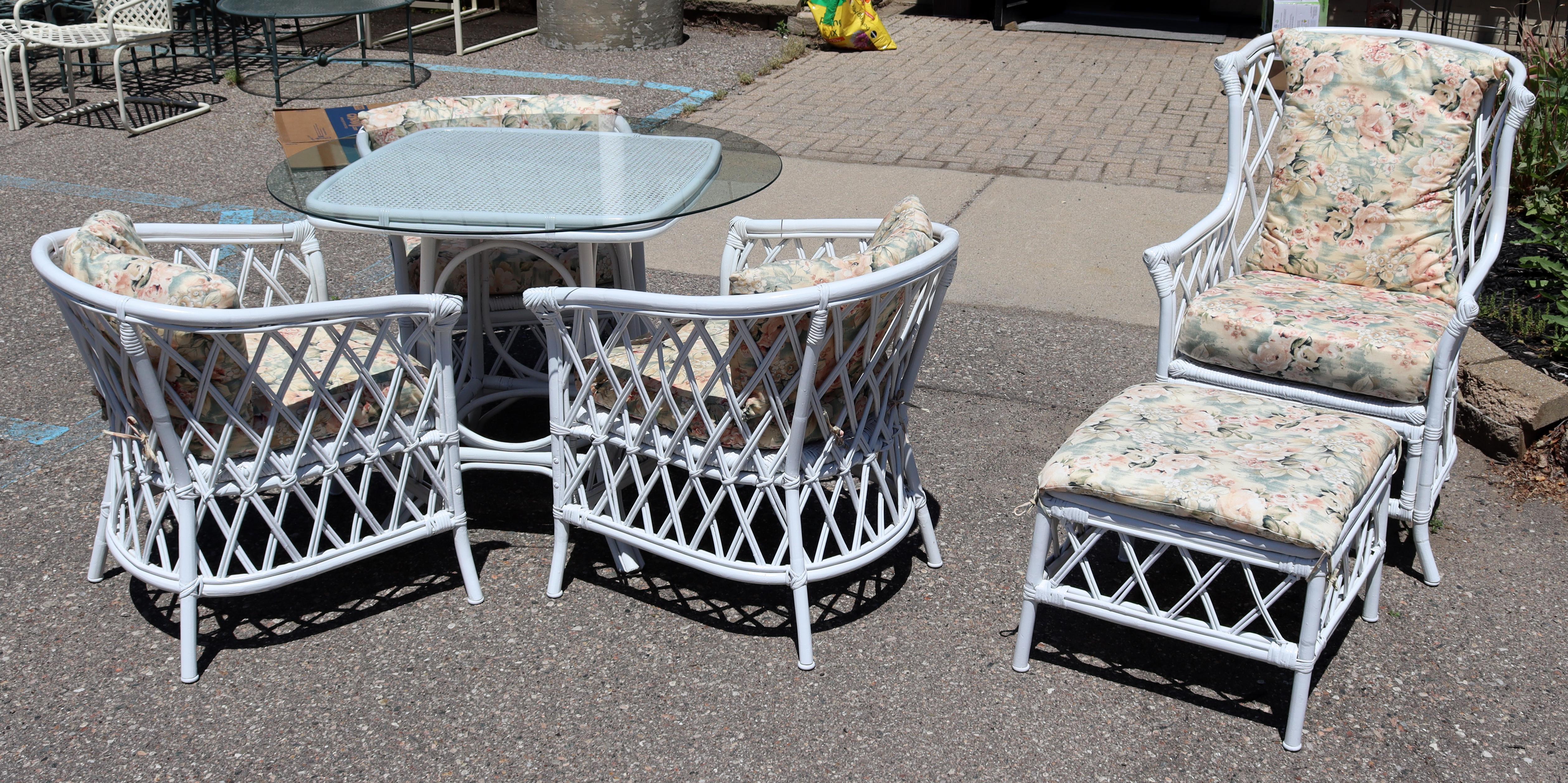 For your consideration is a gorgeous patio set, including a dining table, three dining chairs, a lounge chair, and matching ottoman, circa the 1980s-1990s. In excellent condition. The dimensions of the dining chairs are 26.5
