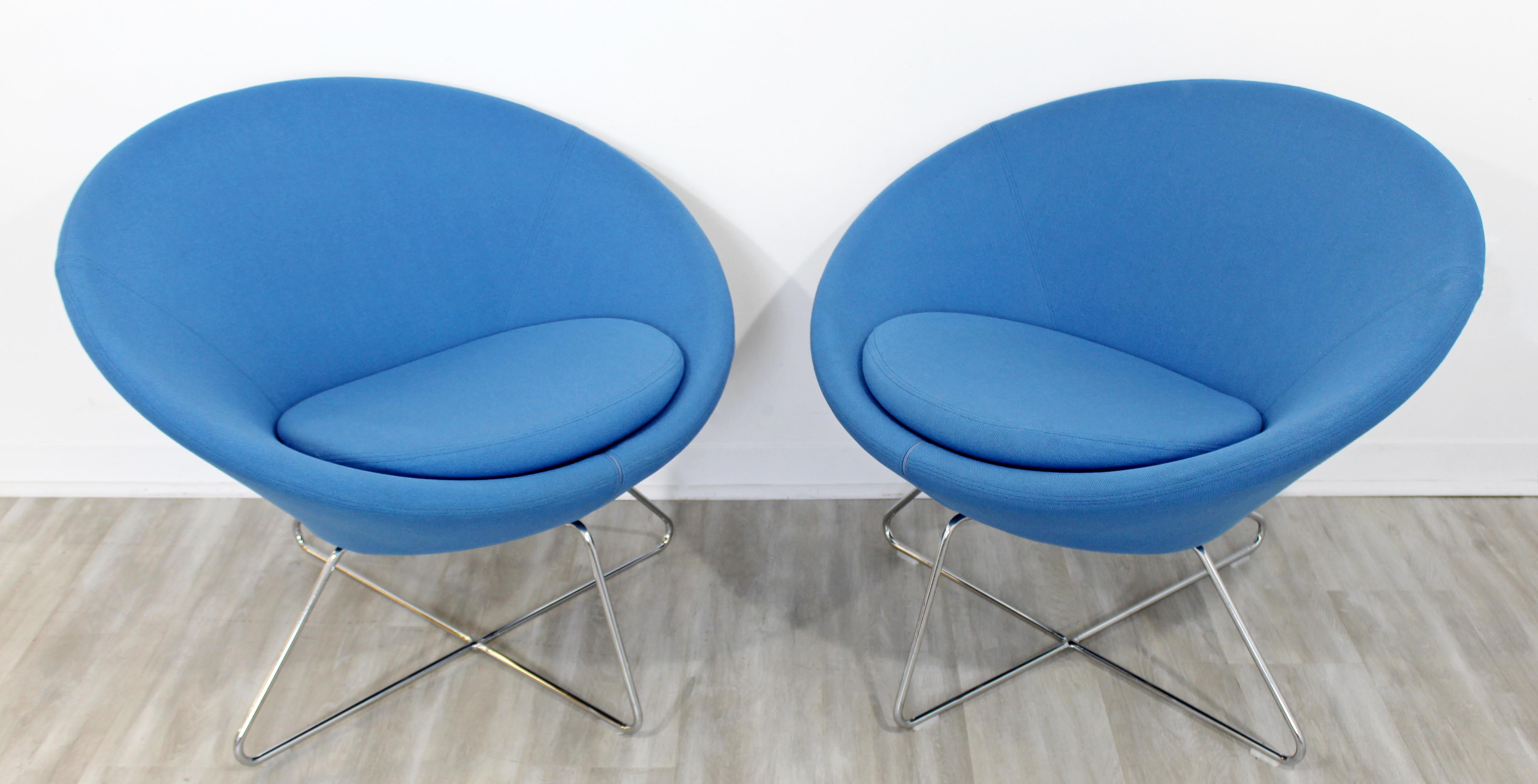 Contemporary Modernist Allermuir Pair of Blue Lounge Accent Chairs Chrome Bases In Good Condition In Keego Harbor, MI