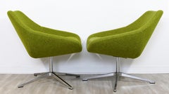 Zeitgenössischer Modernist Allermuir Paar drehbare Loungesessel auf Chromfüßen