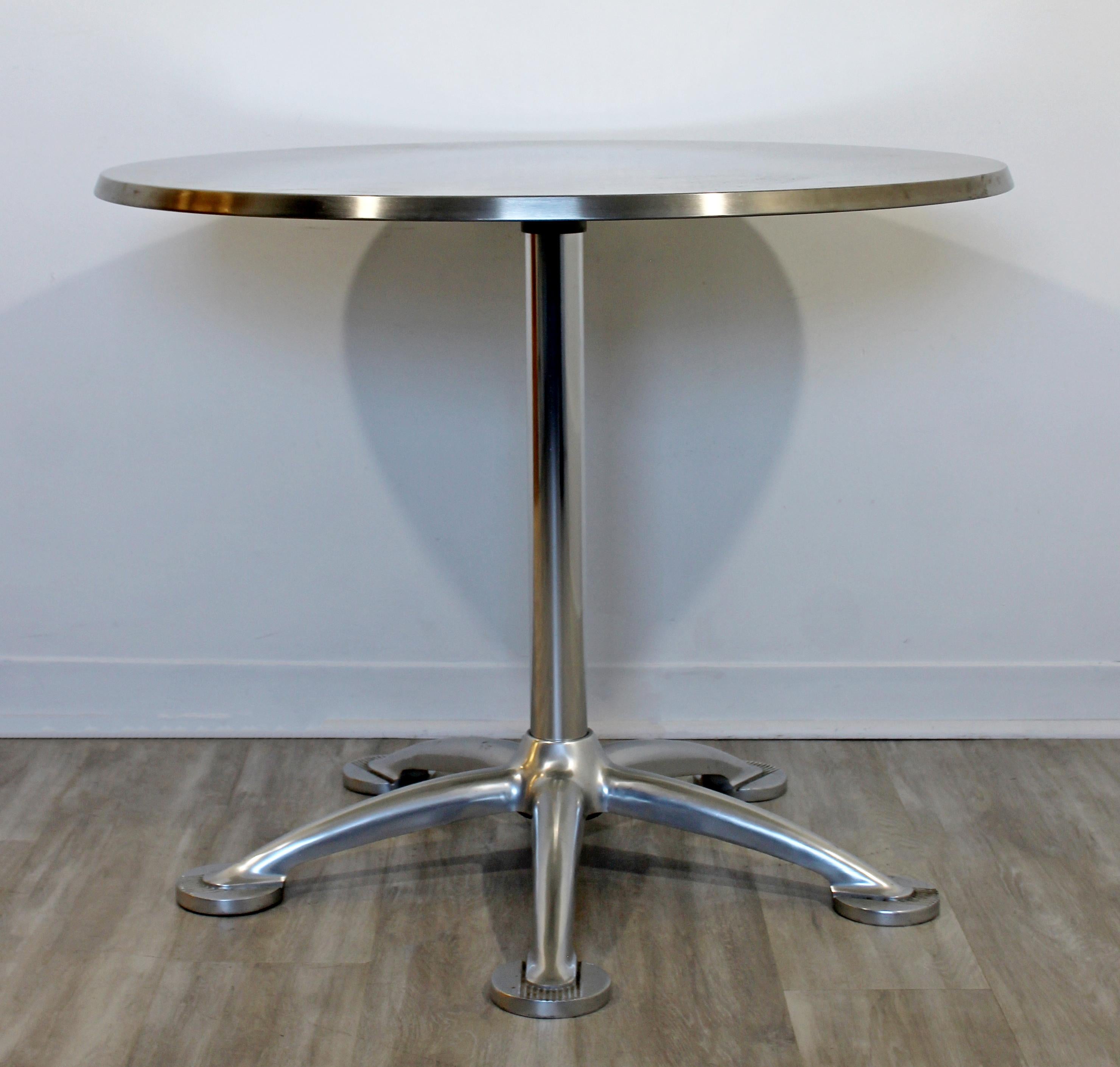 For your consideration is a superb, aluminum, round dinette table, by Jorge Pensi, made in Spain, circa 1980s. In very good vintage condition. The dimensions are 35