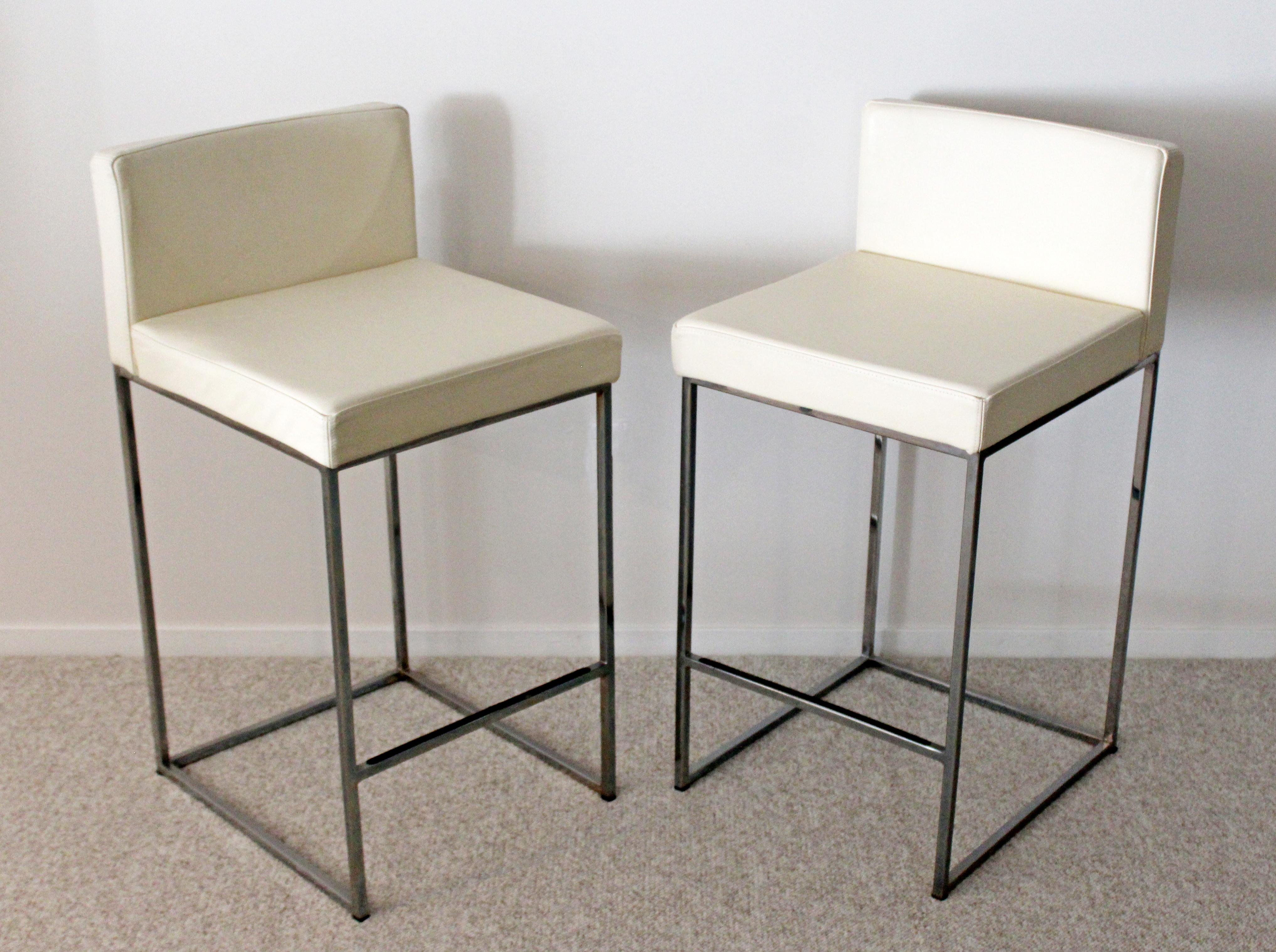 For your consideration is a spectacular pair of counter stools, with white leather seats on brushed aluminum bases, by Calligaris, made in Italy. In excellent condition. The dimensions are 17