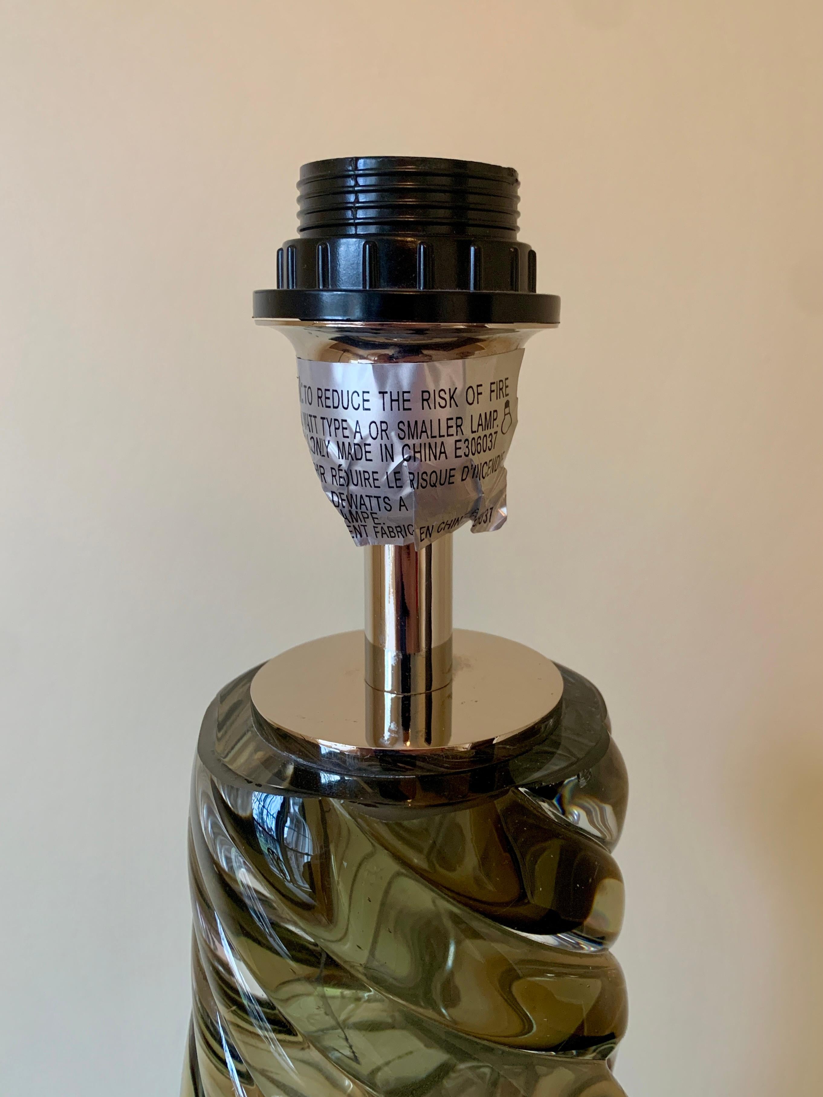 Contemporary Modernist Tischlampe aus Klarglas (Moderne) im Angebot