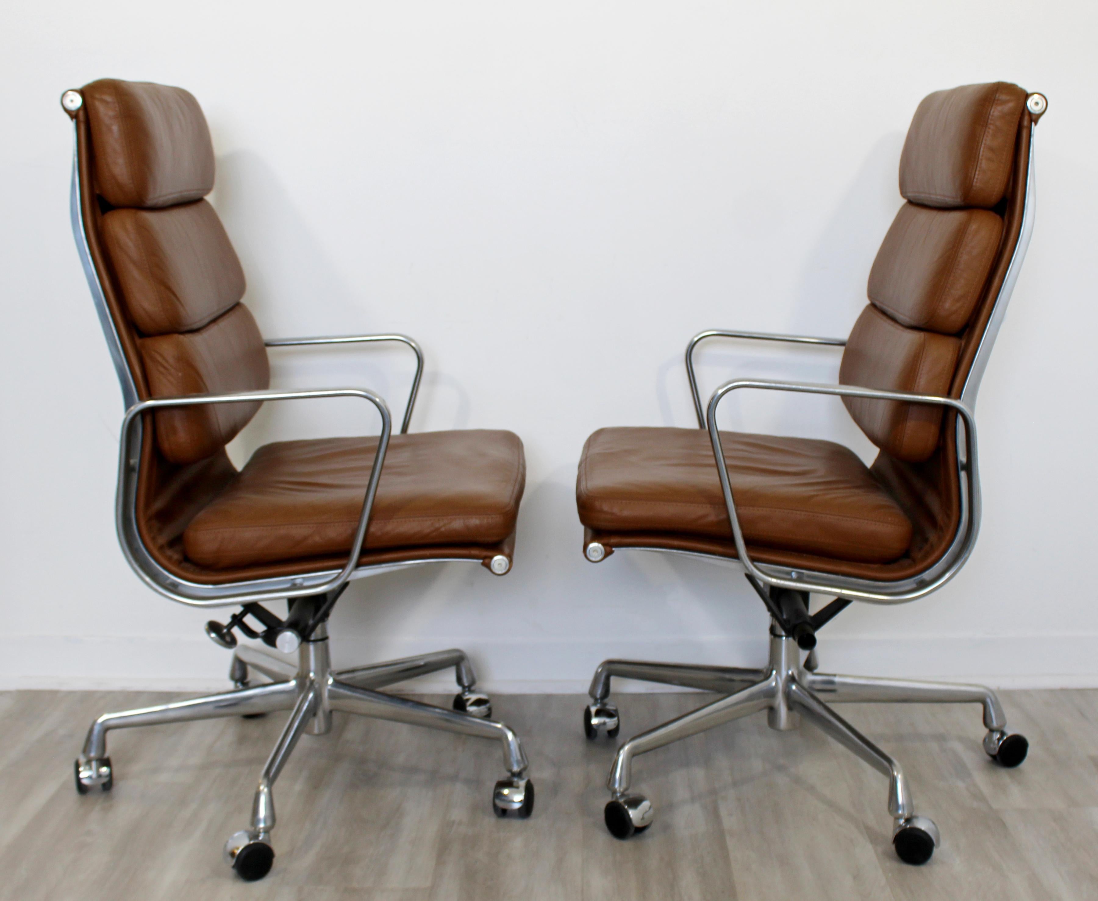 Contemporary Modernist Eames for Herman Miller Rolling Office Chair Leather In Good Condition In Keego Harbor, MI