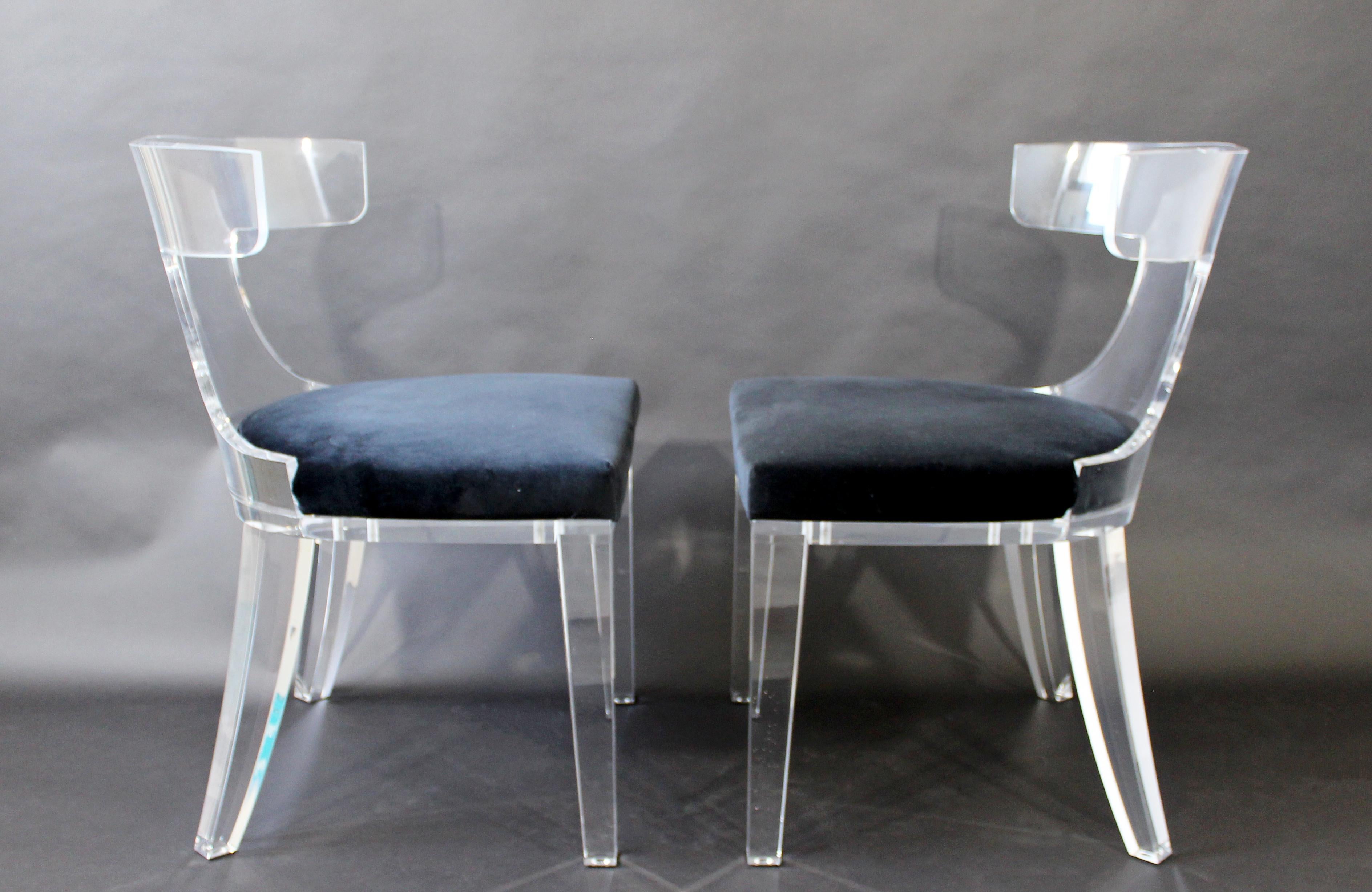 Contemporary Modernist Pair of Curved Lucite and Velvet Side Accent Side Chairs In Good Condition In Keego Harbor, MI