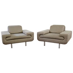 Contemporary Modernist Pair of Sculptural Lounge Chairs by Weiman Preview