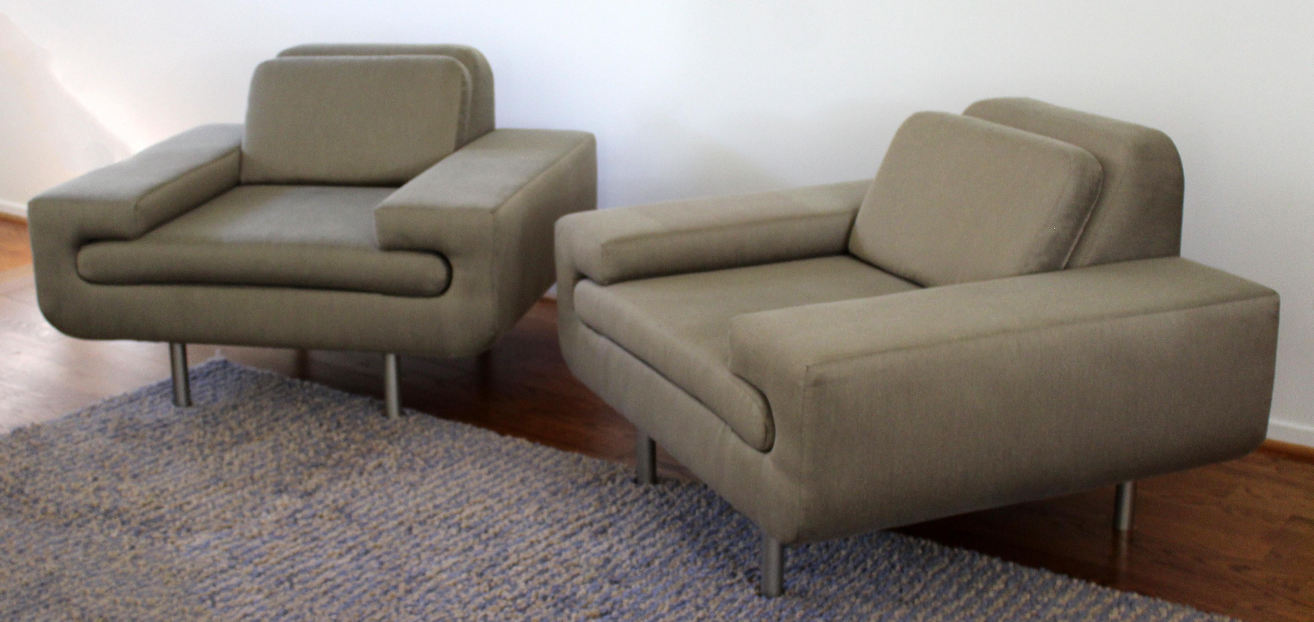 Contemporary Modernist Pair of Sculptural Lounge Chairs by Weiman Preview In Good Condition In Keego Harbor, MI