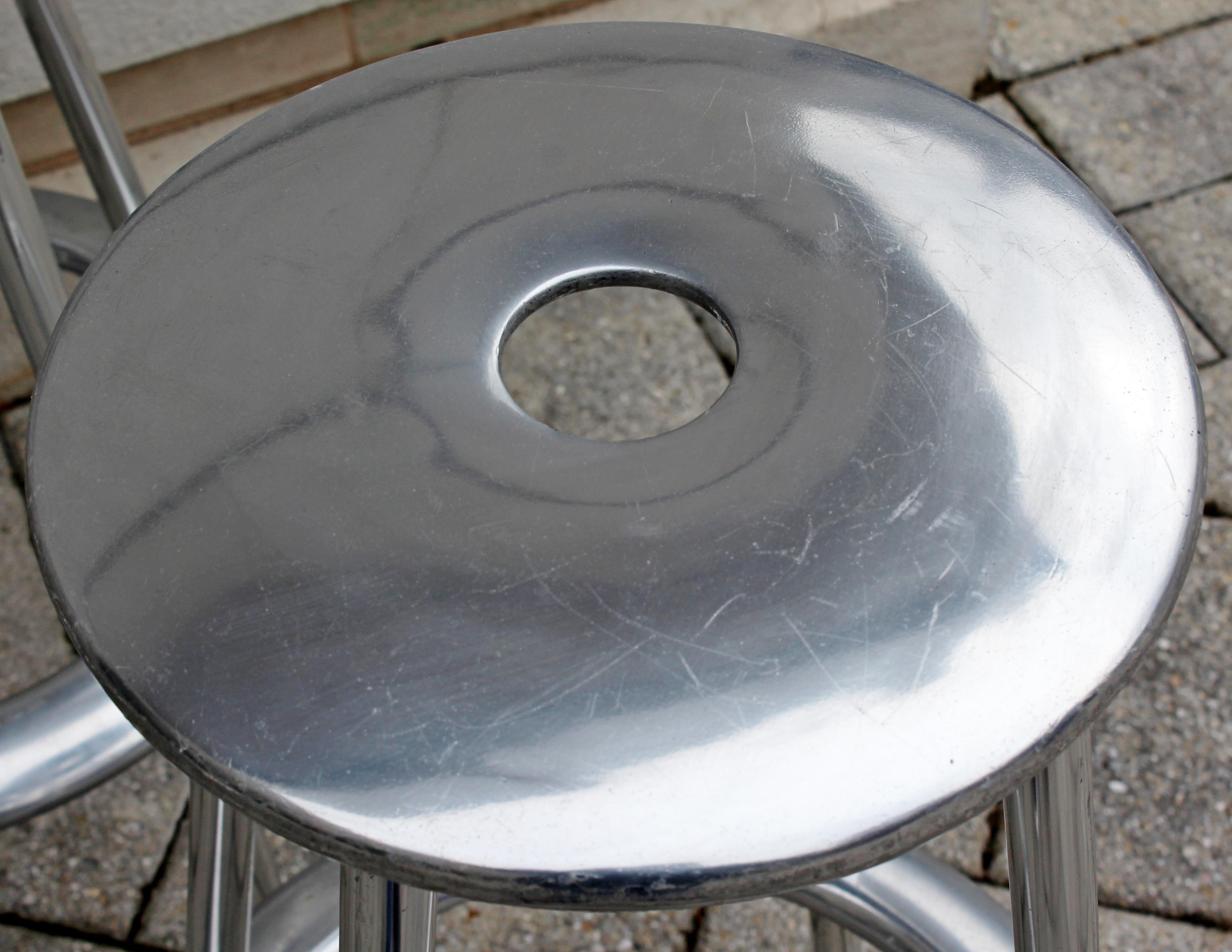 Contemporary Modernist Polished Aluminum Set of 5 Bar Stools by Allermuir, 1990s In Good Condition In Keego Harbor, MI