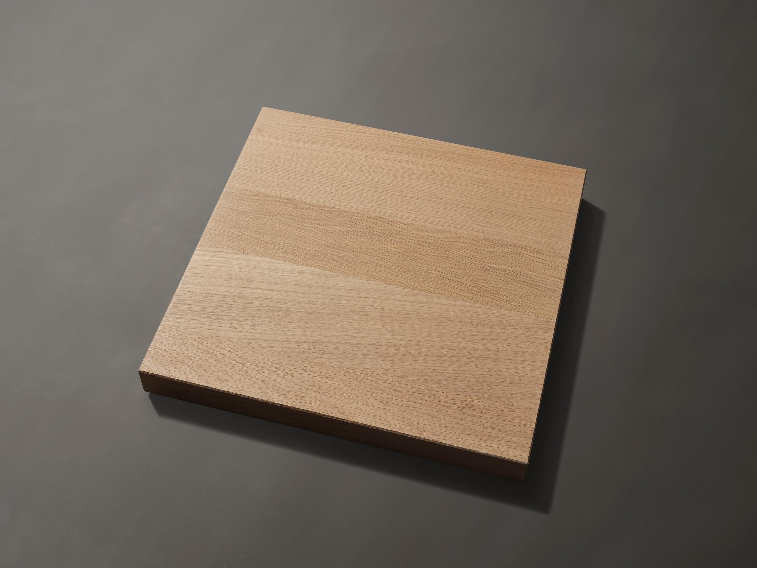 Grande table de salle à manger minimaliste en chêne massif brun foncé - Fenestra by Mokko en vente 6