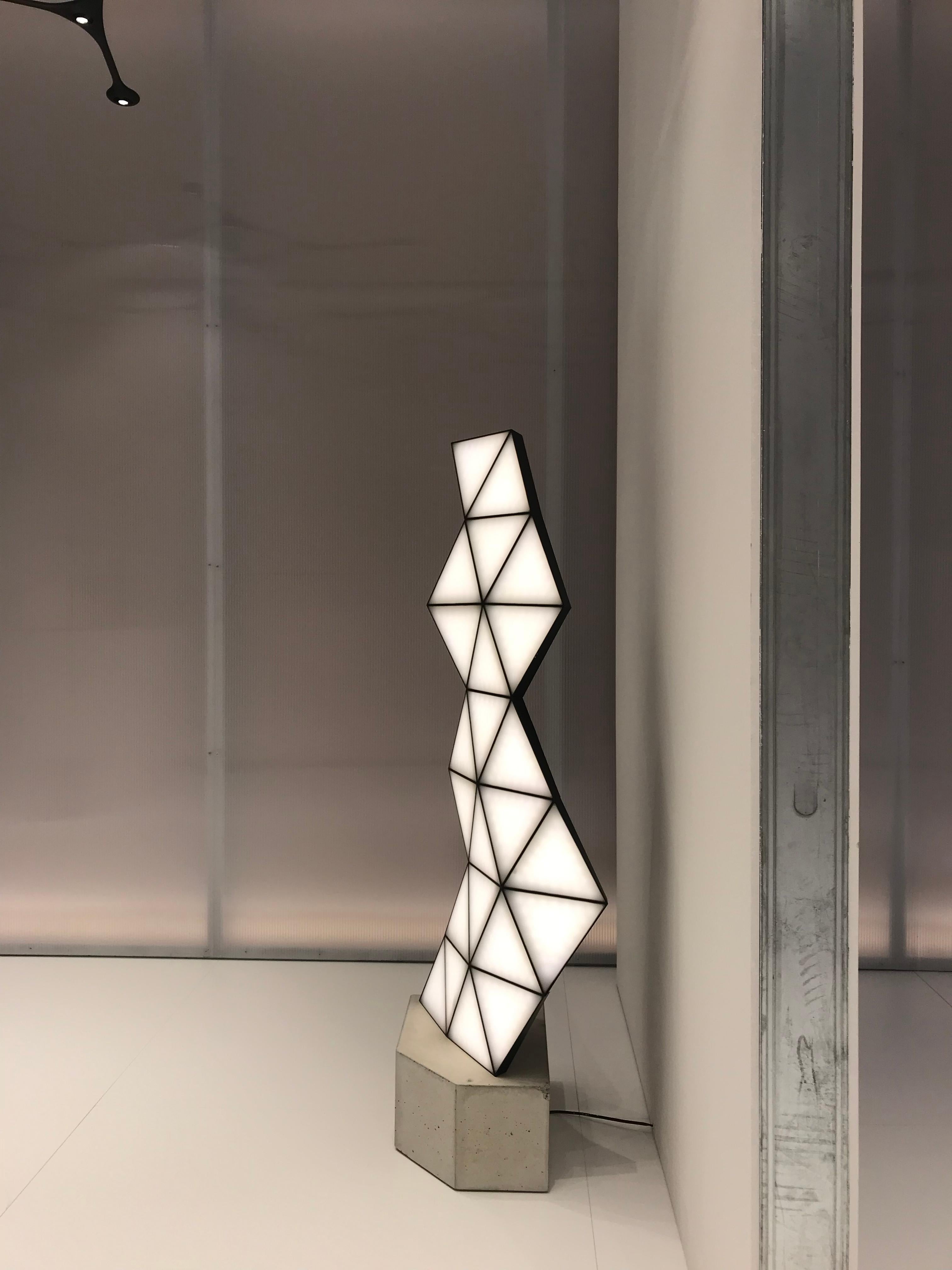 Minimalist Contemporary Modular Floor Lamp Tri Light TRI23F by Tokio. For Sale