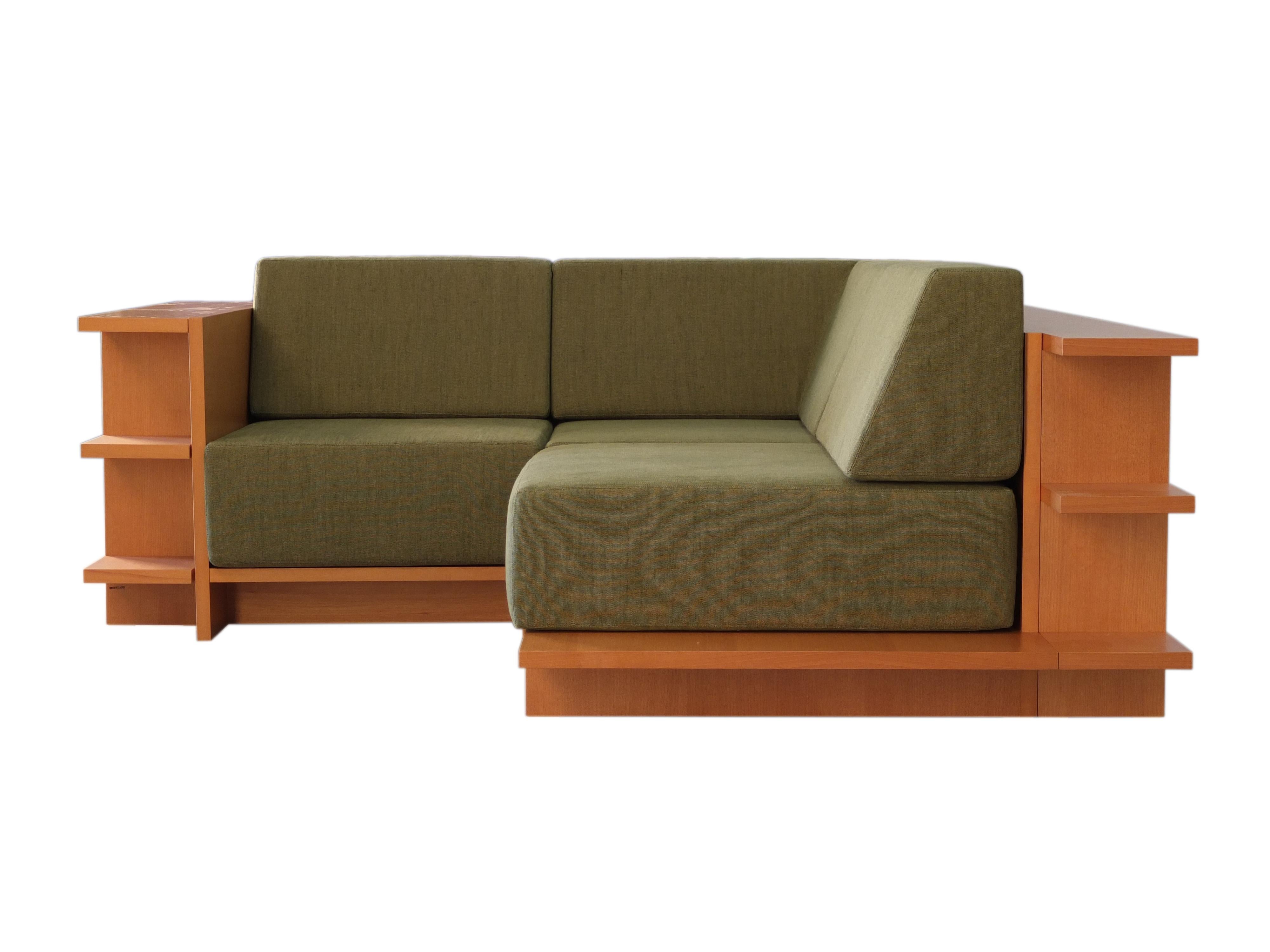 Contemporary sofa with removable cushions, frame made of solid cherrywood or ashwood
Modular structure
Upholstered with fabrics, velvet or leather
Available in different finishes
Customizable.
  