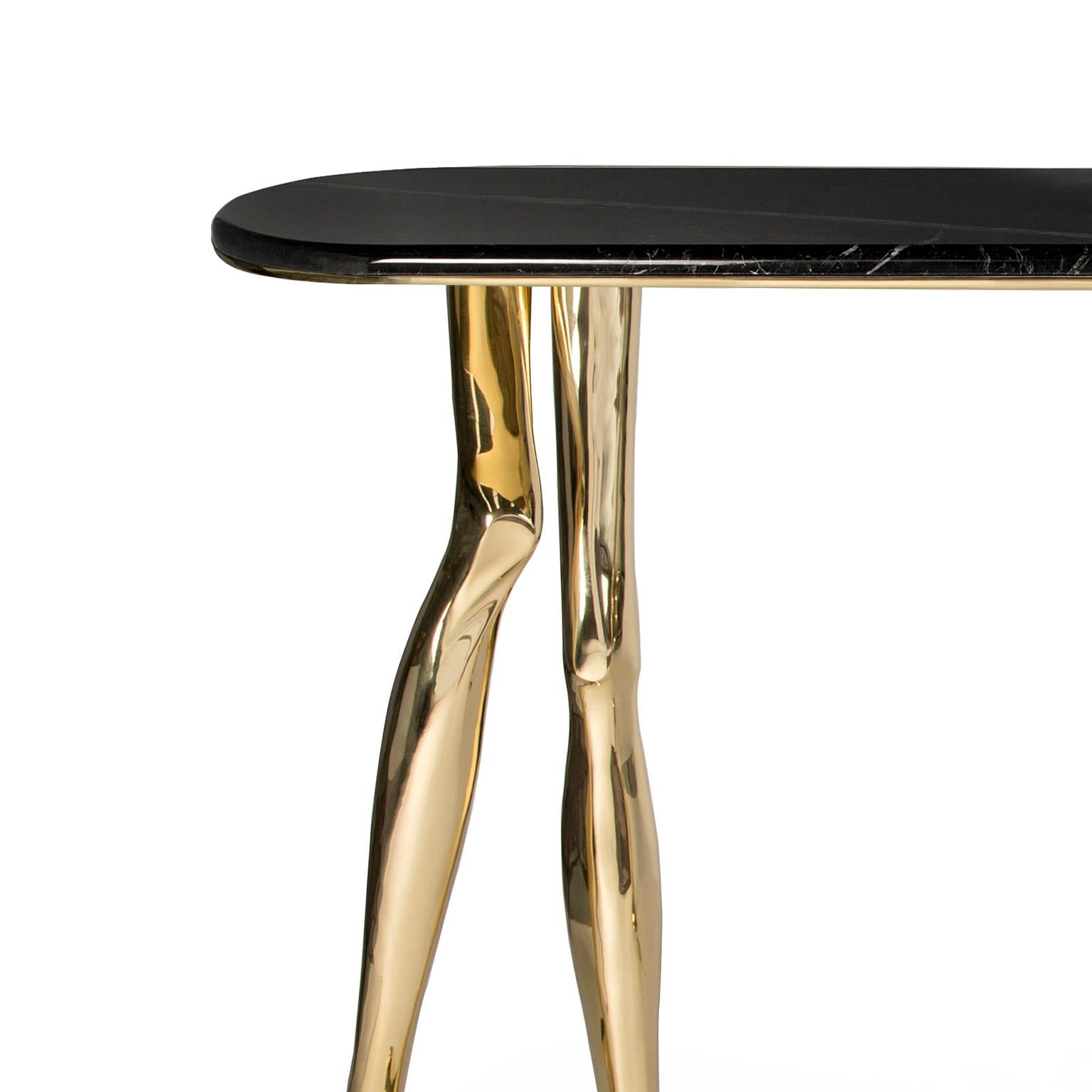 Portugais Table console contemporaine Monroe, laiton poli, marbre Nero Marquina en vente