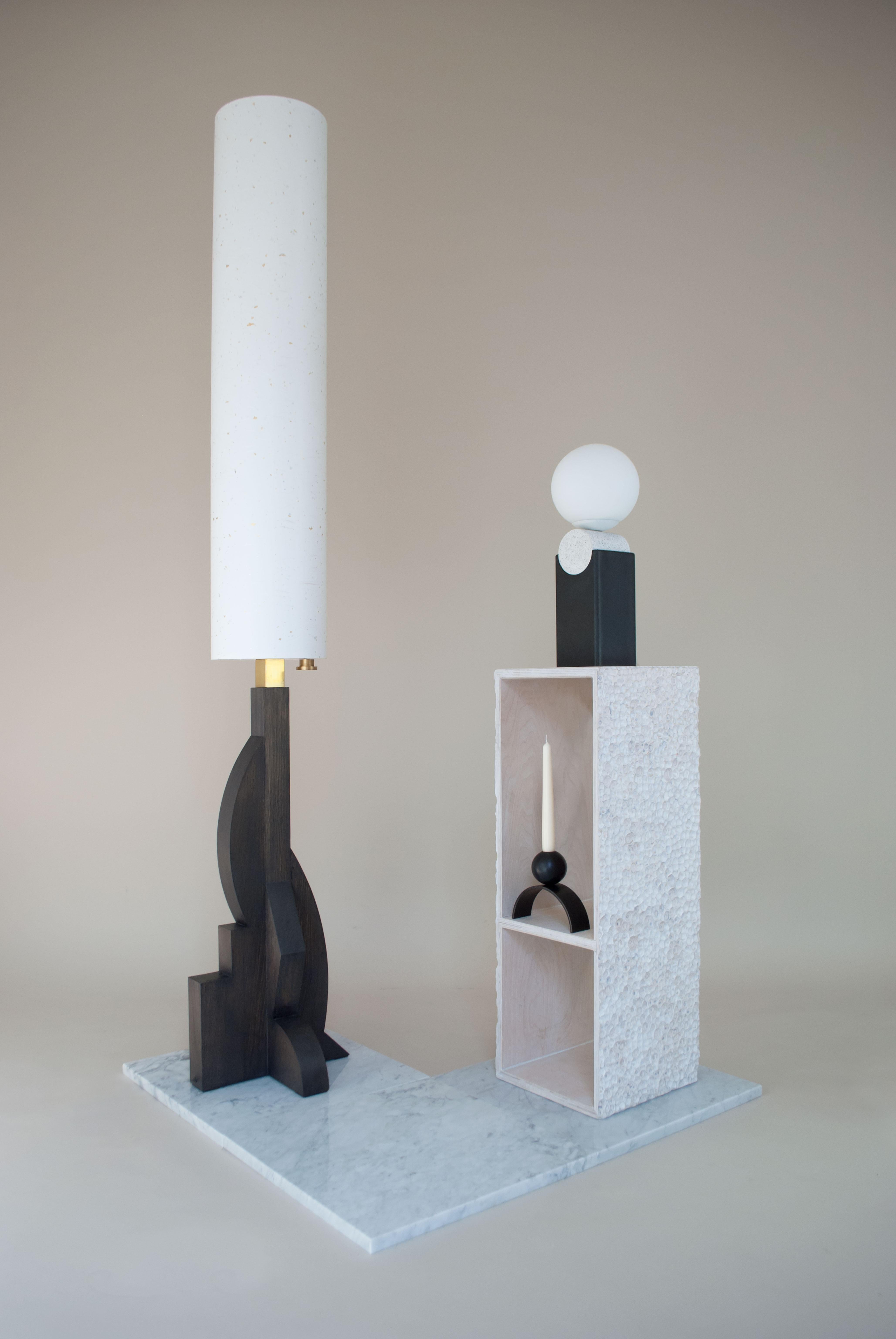 Zeitgenössische Monument-Tischlampe, Kreis V2 aus Stein, Stahl und Glas (21. Jahrhundert und zeitgenössisch) im Angebot