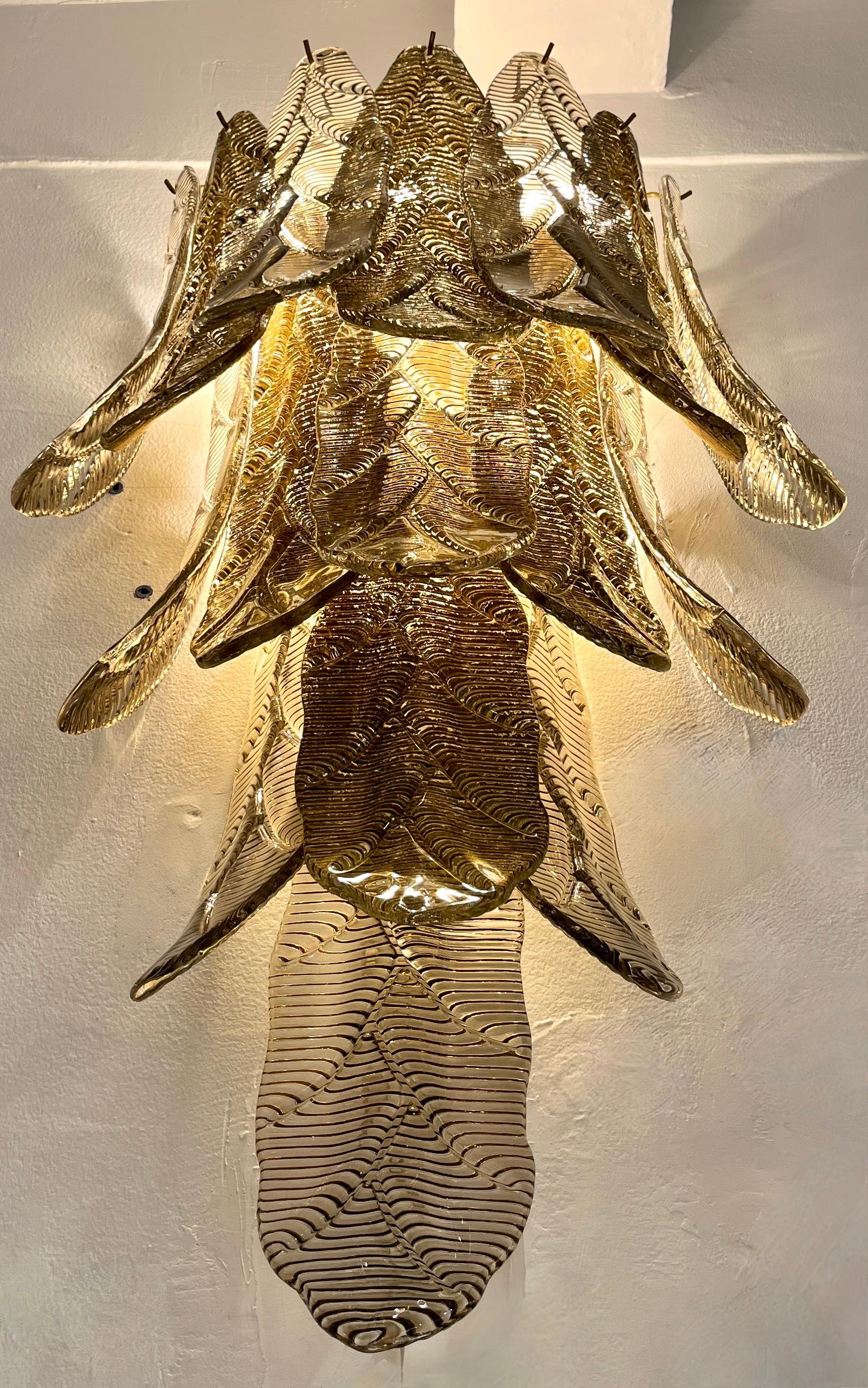 Contemporary Monumental Tall Cascading Smoked Gold Murano Glass Leaf Wall Lights im Angebot 2