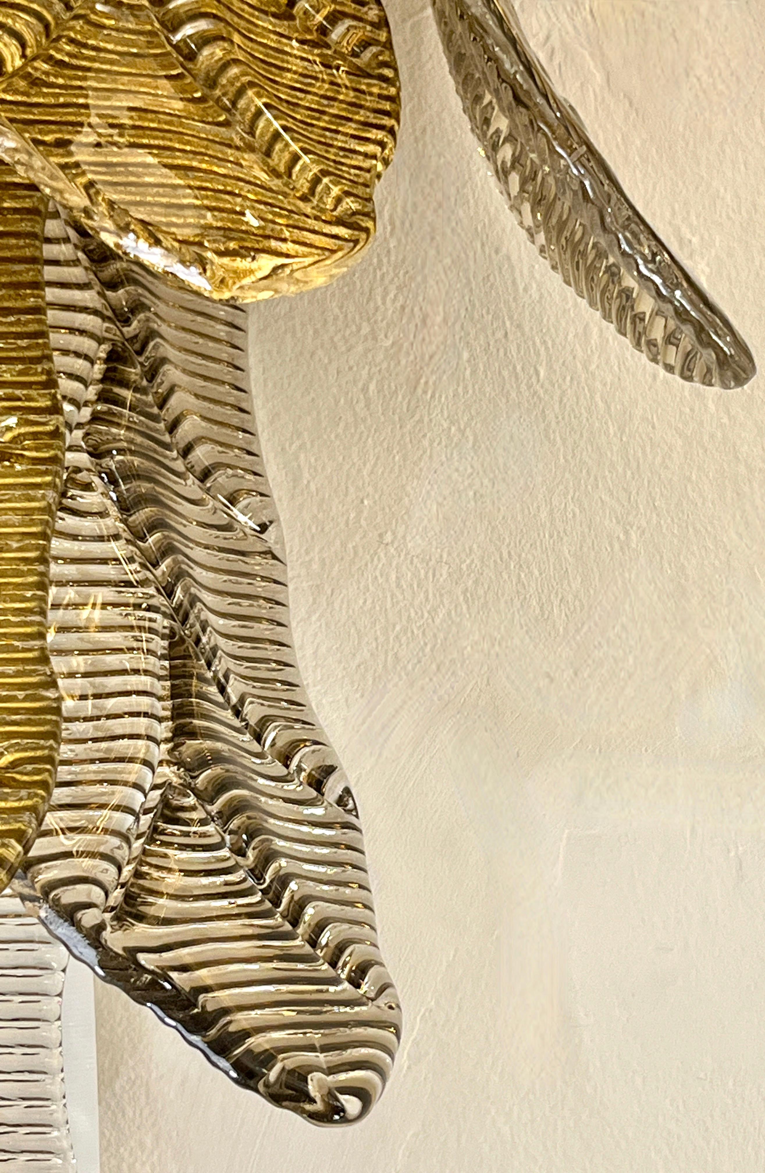 Grandes lampes murales contemporaines en verre de Murano fumé et doré, en forme de cascade en vente 5