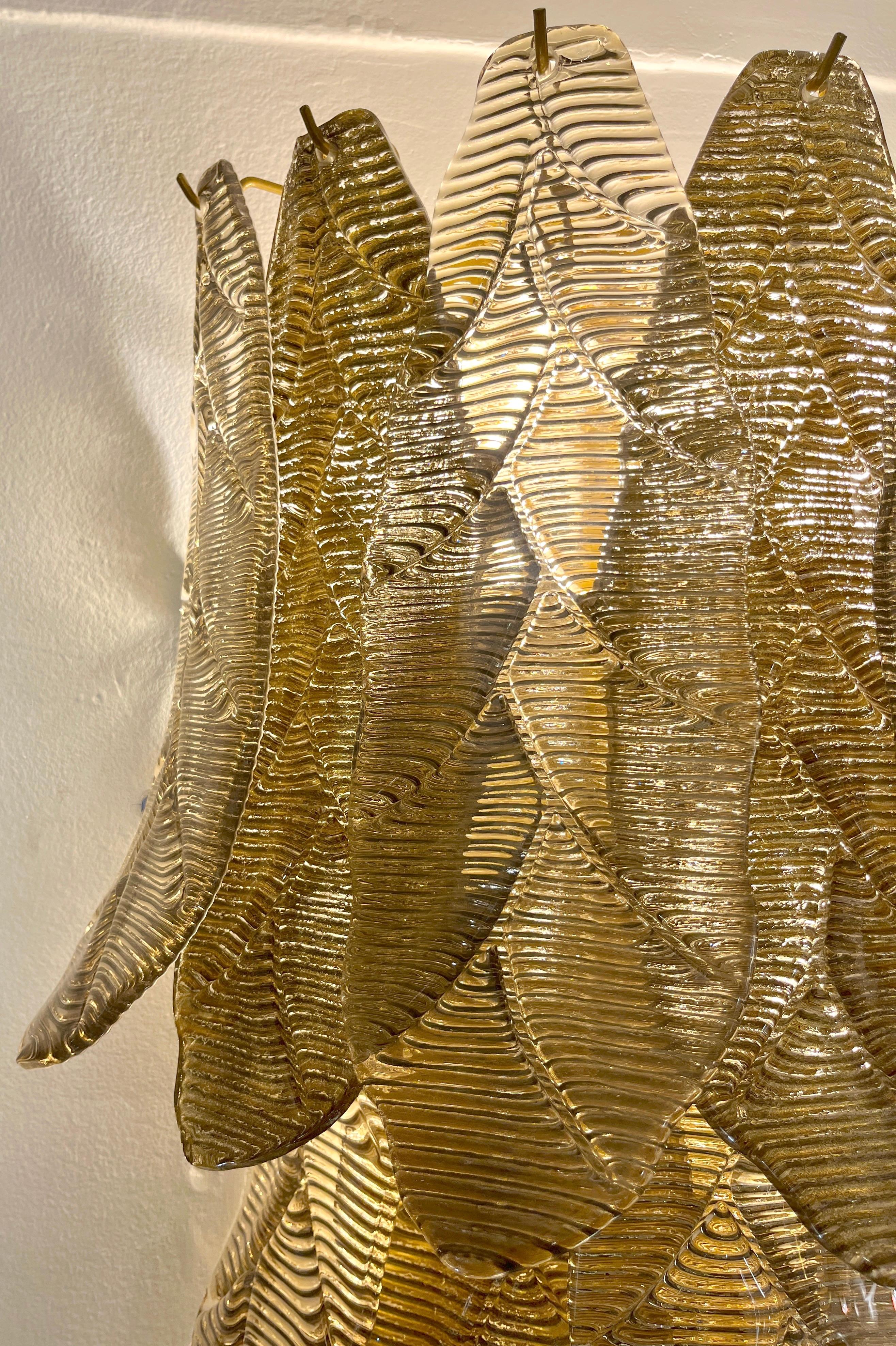 Grandes lampes murales contemporaines en verre de Murano fumé et doré, en forme de cascade en vente 8
