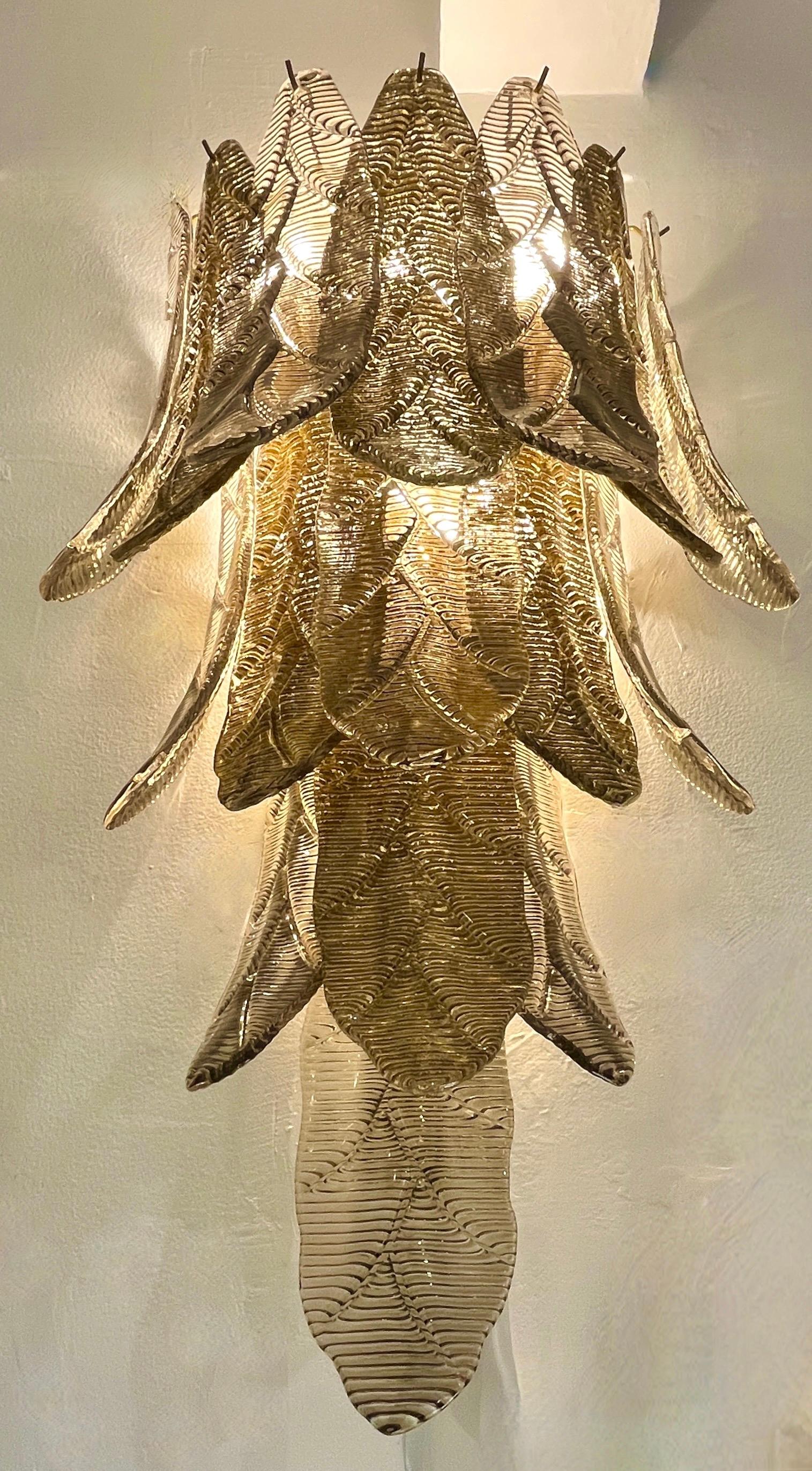 Contemporary Monumental Tall Cascading Smoked Gold Murano Glass Leaf Wall Lights (Handgefertigt) im Angebot