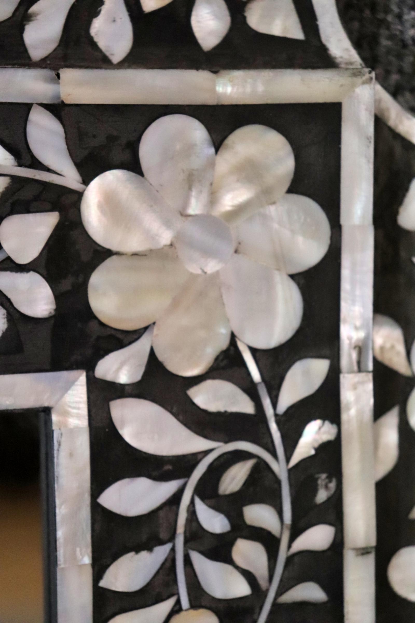 Miroir contemporain à incrustation de nacre de style mauresque marocain Bon état - En vente à Swedesboro, NJ