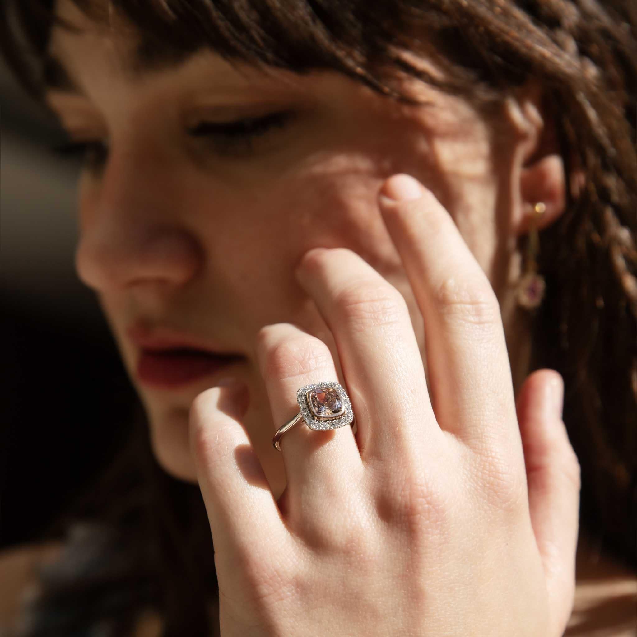Contemporary Morganite & Diamond Ring 18 Carat Rose & White Gold For Sale 3