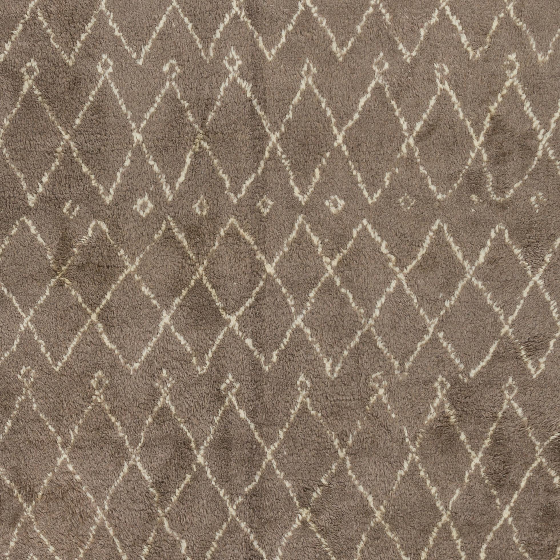 Moderne Tapis berbère marocain contemporain en dentelle naturelle et ivoire, 100 % laine en vente