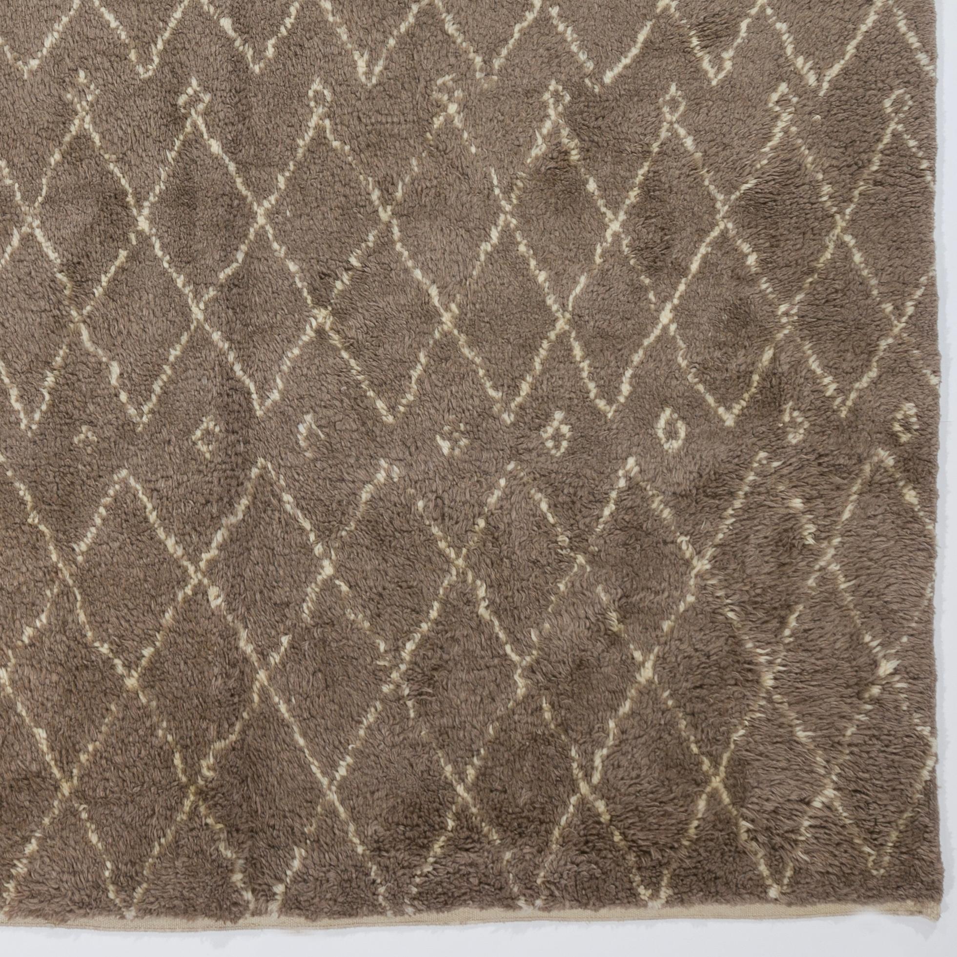 Marocain Tapis berbère marocain contemporain en dentelle naturelle et ivoire, 100 % laine en vente