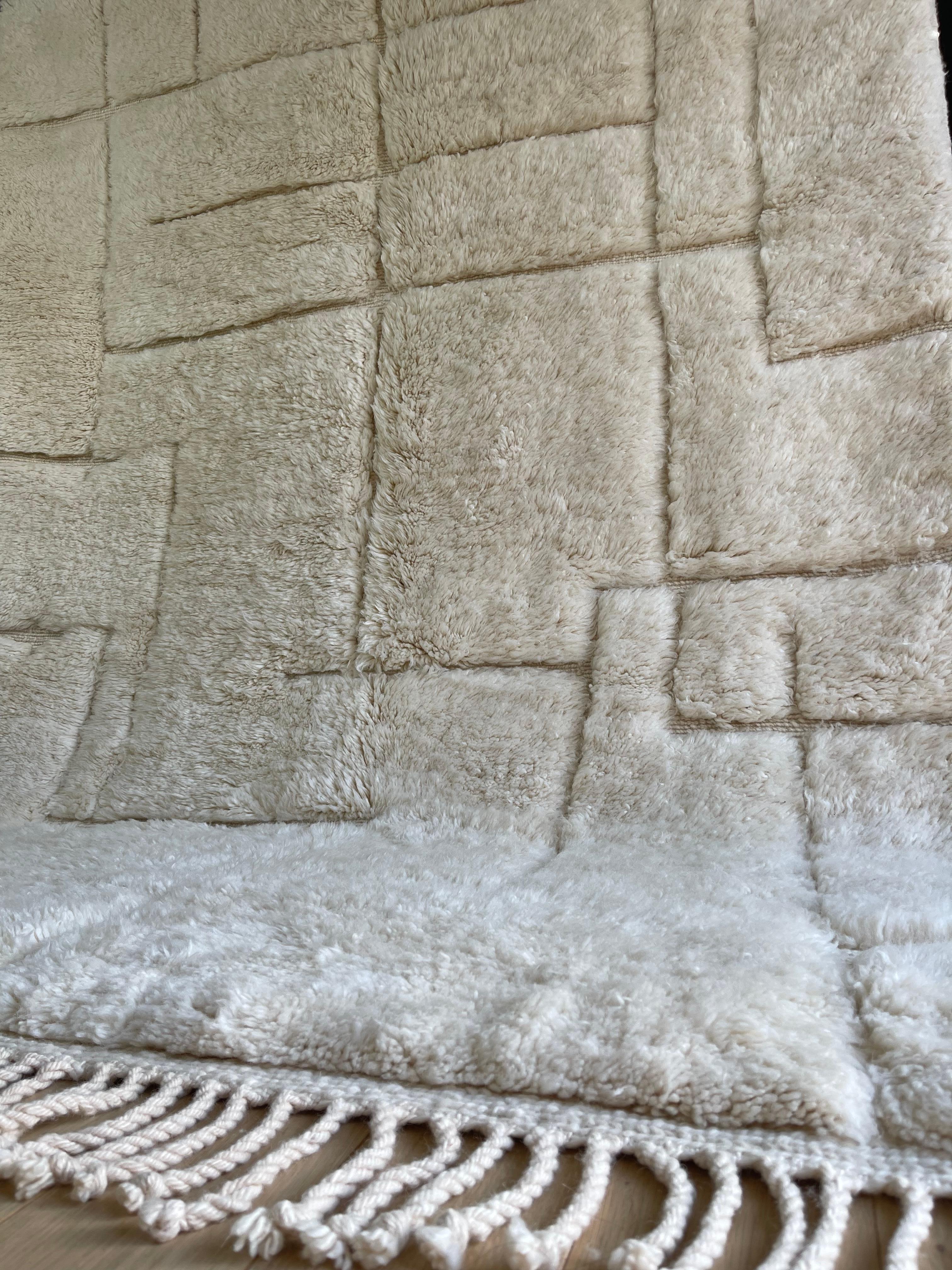Tapis berbère marocain contemporain en laine naturelle en vente 7