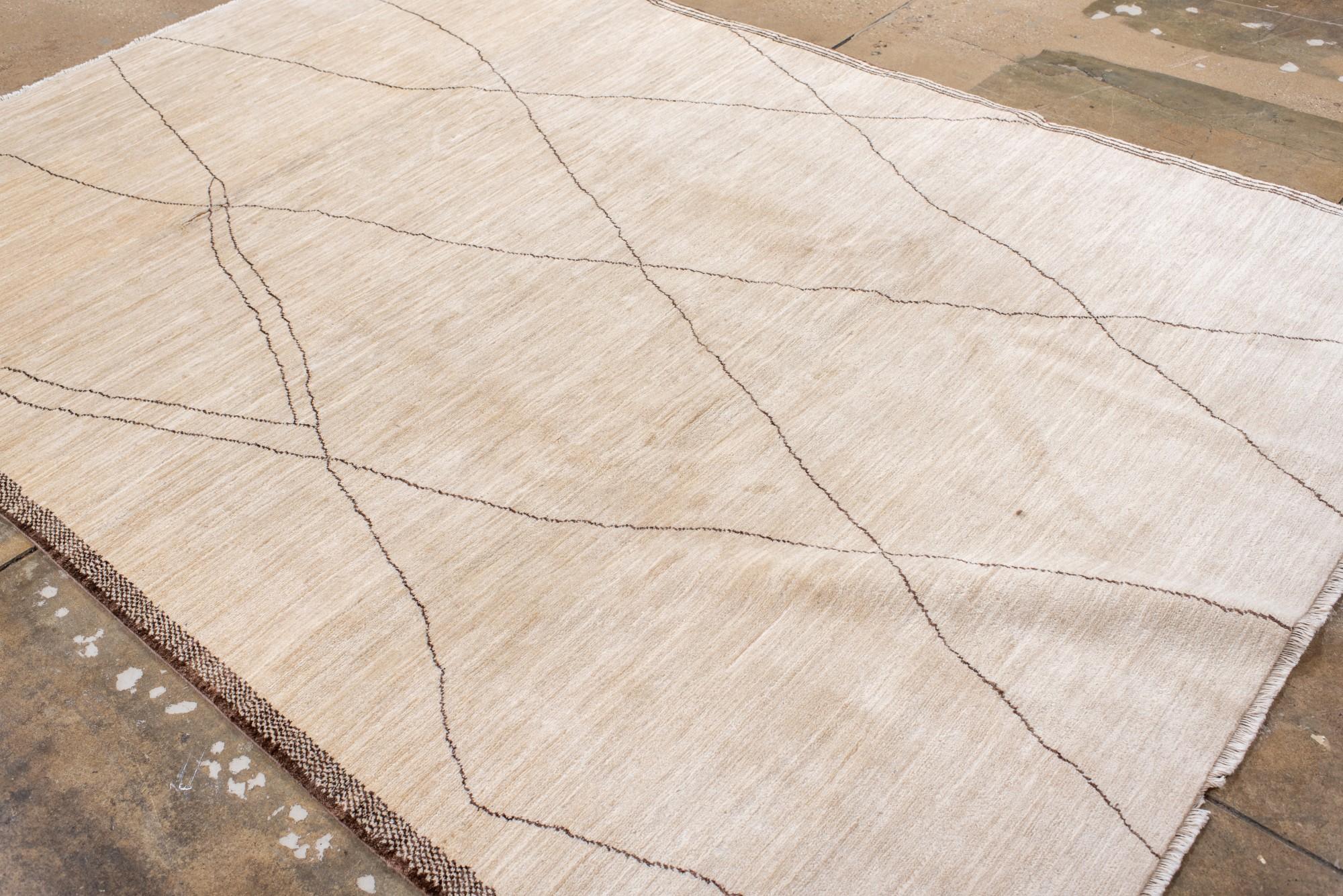 Contemporary Moroccan Berber Rug with Linear Lattice Design im Angebot 1