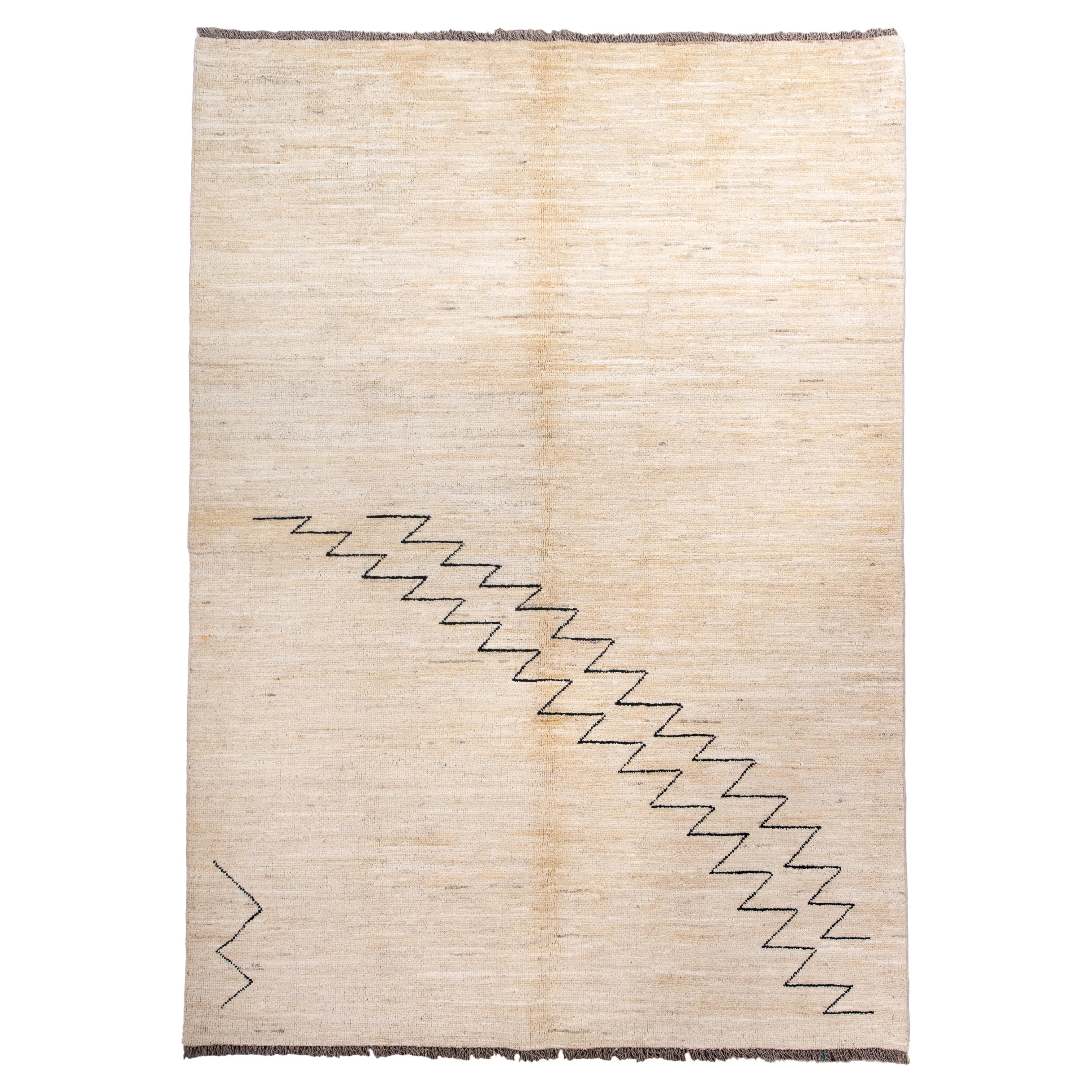 Moderner marokkanischer Berberteppich mit minimalistischem, linearem Design im Angebot