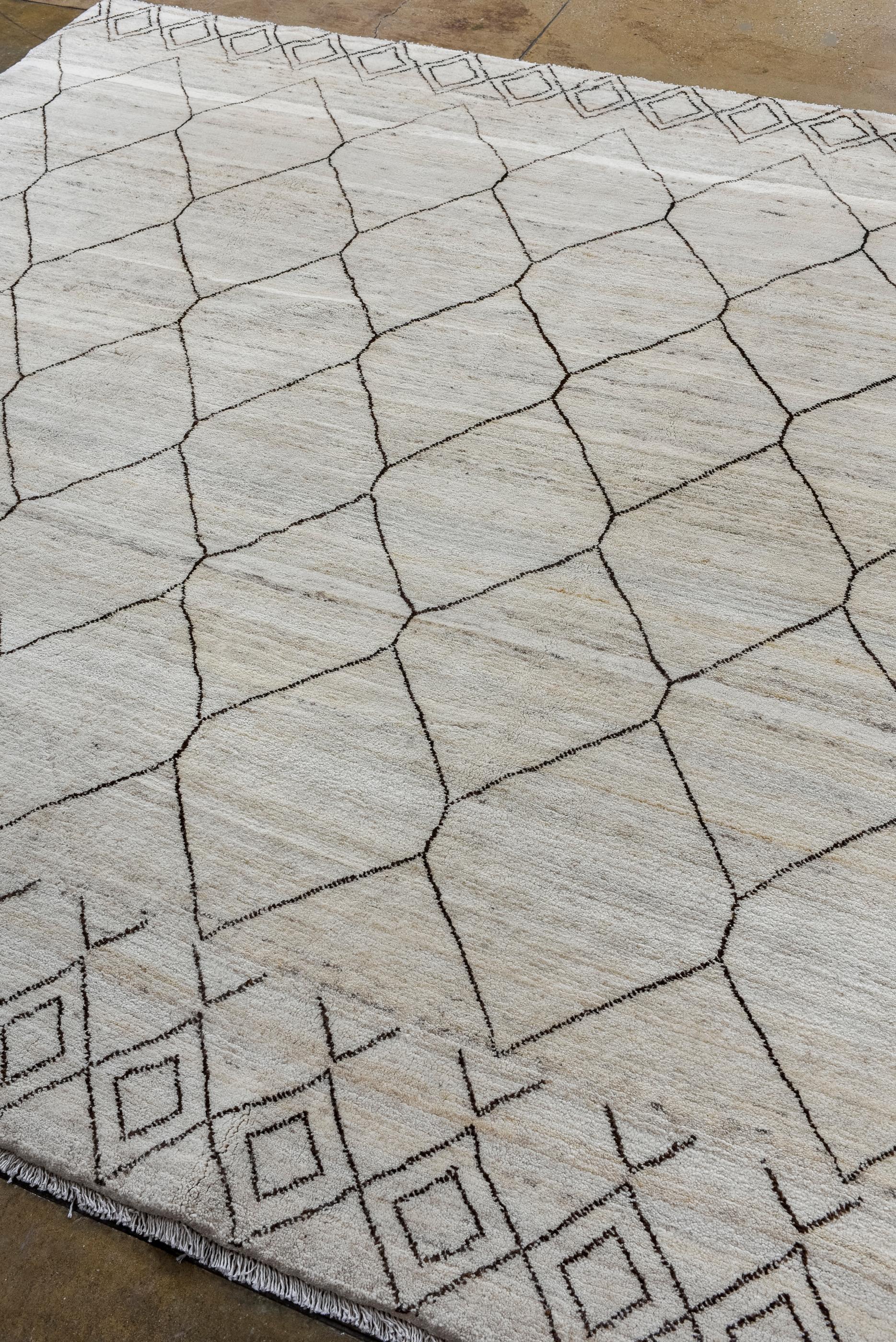 Marocain Tapis berbère marocain contemporain à motifs de champs naturels et de losanges en vente