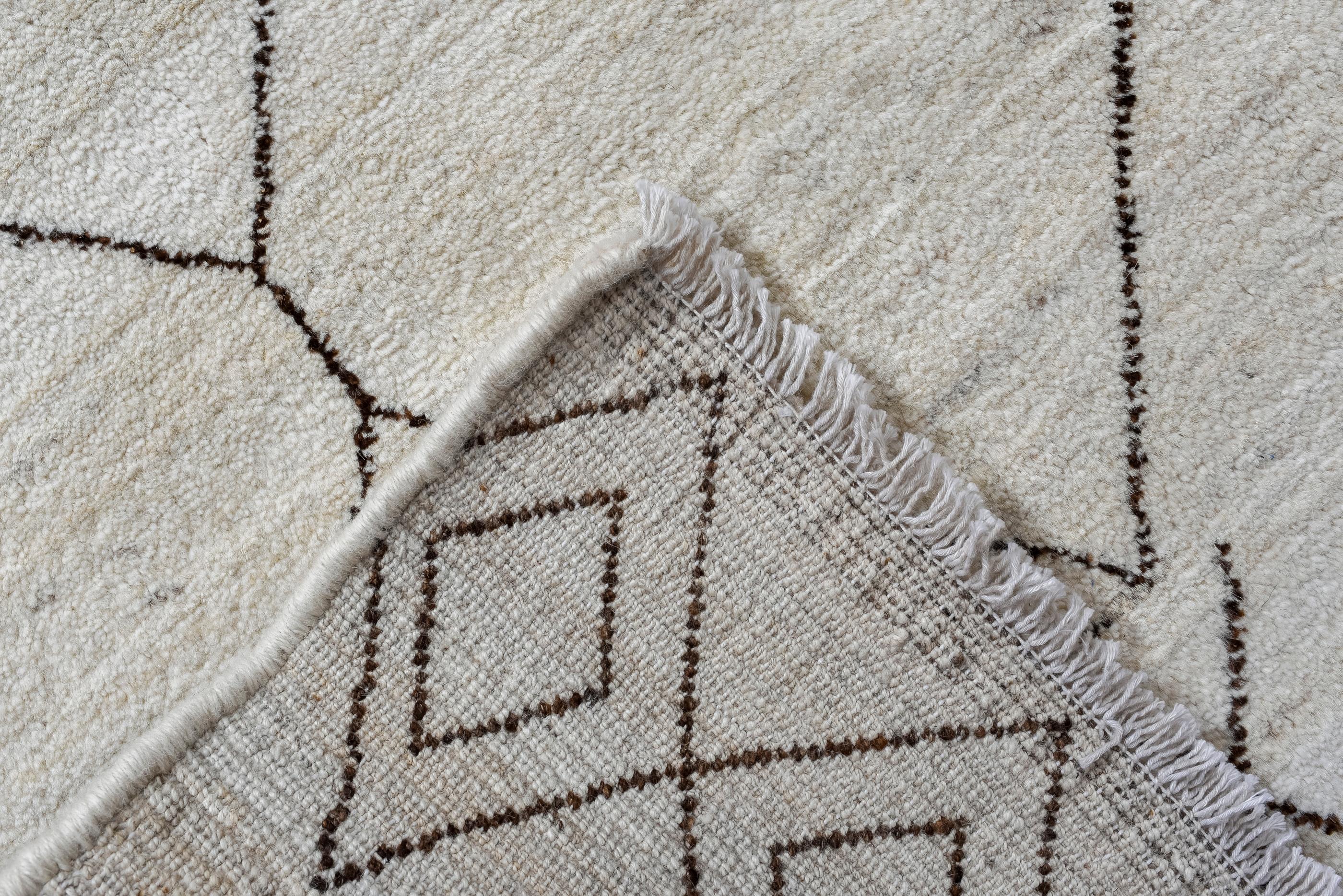 XXIe siècle et contemporain Tapis berbère marocain contemporain à motifs de champs naturels et de losanges en vente