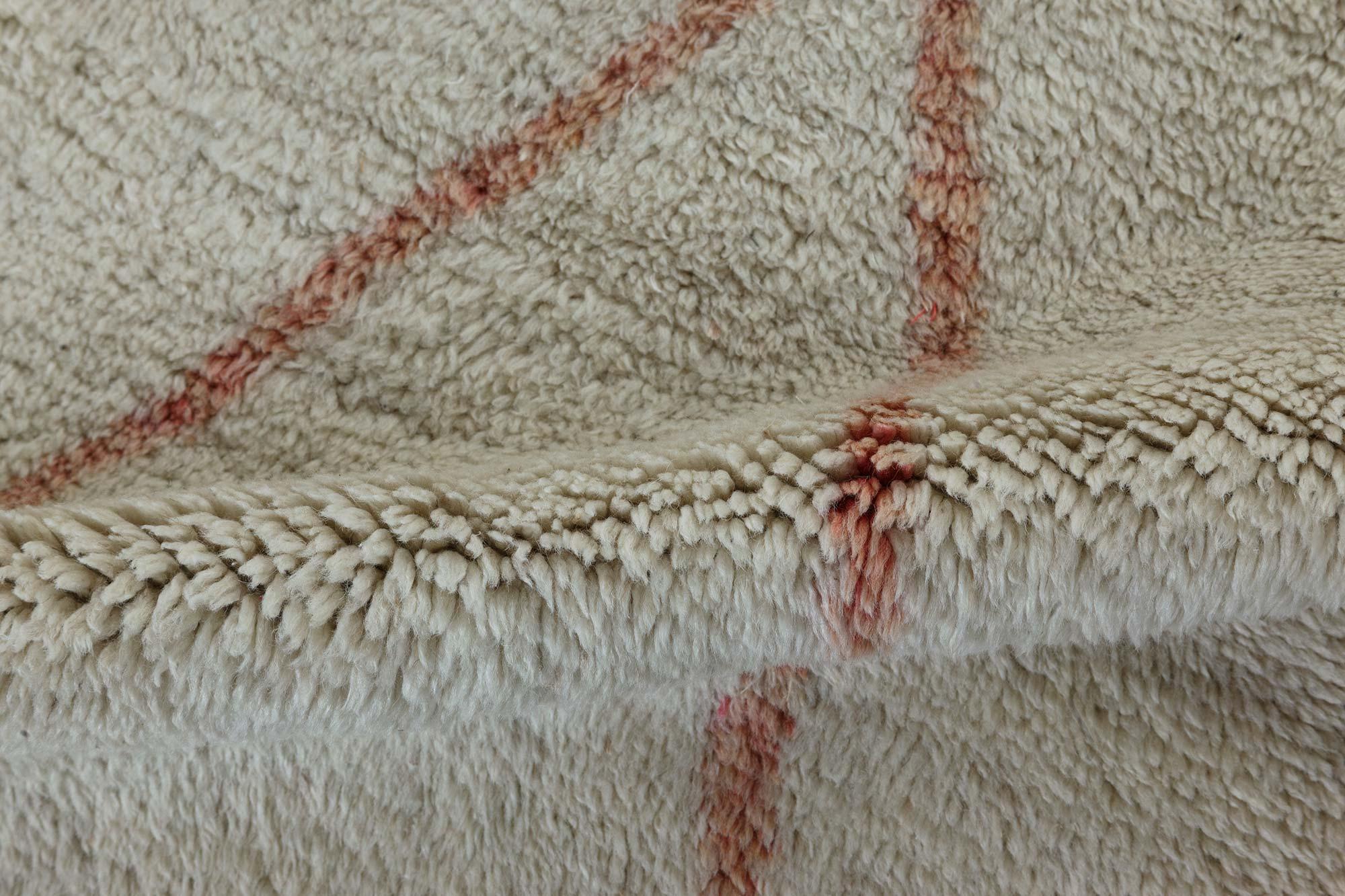 Marokkanischer geometrischer Wollteppich von Doris Leslie Blau (Stammeskunst) im Angebot